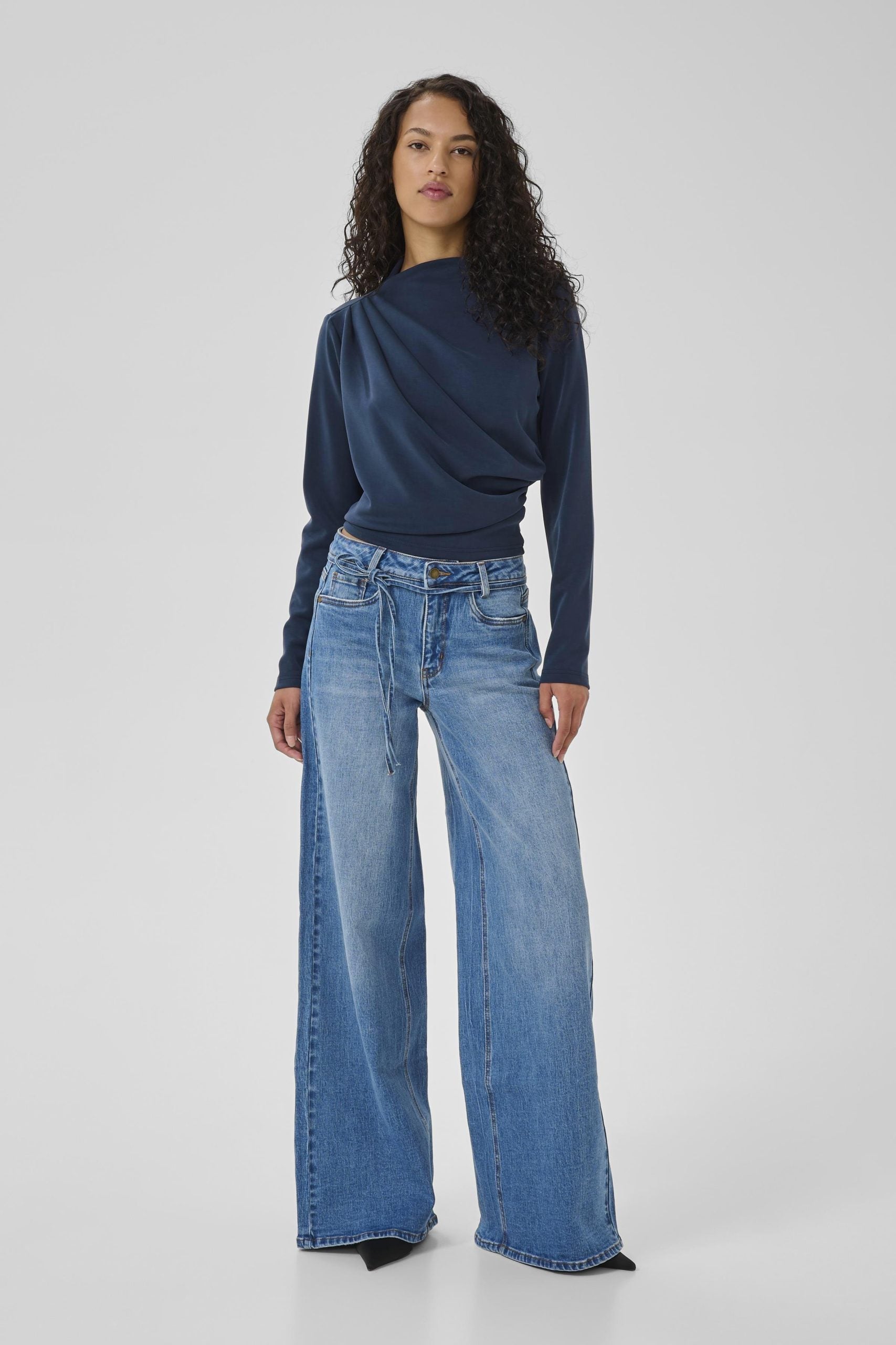 My Essential Wardrobe HelleMW Blouse Top after midnight