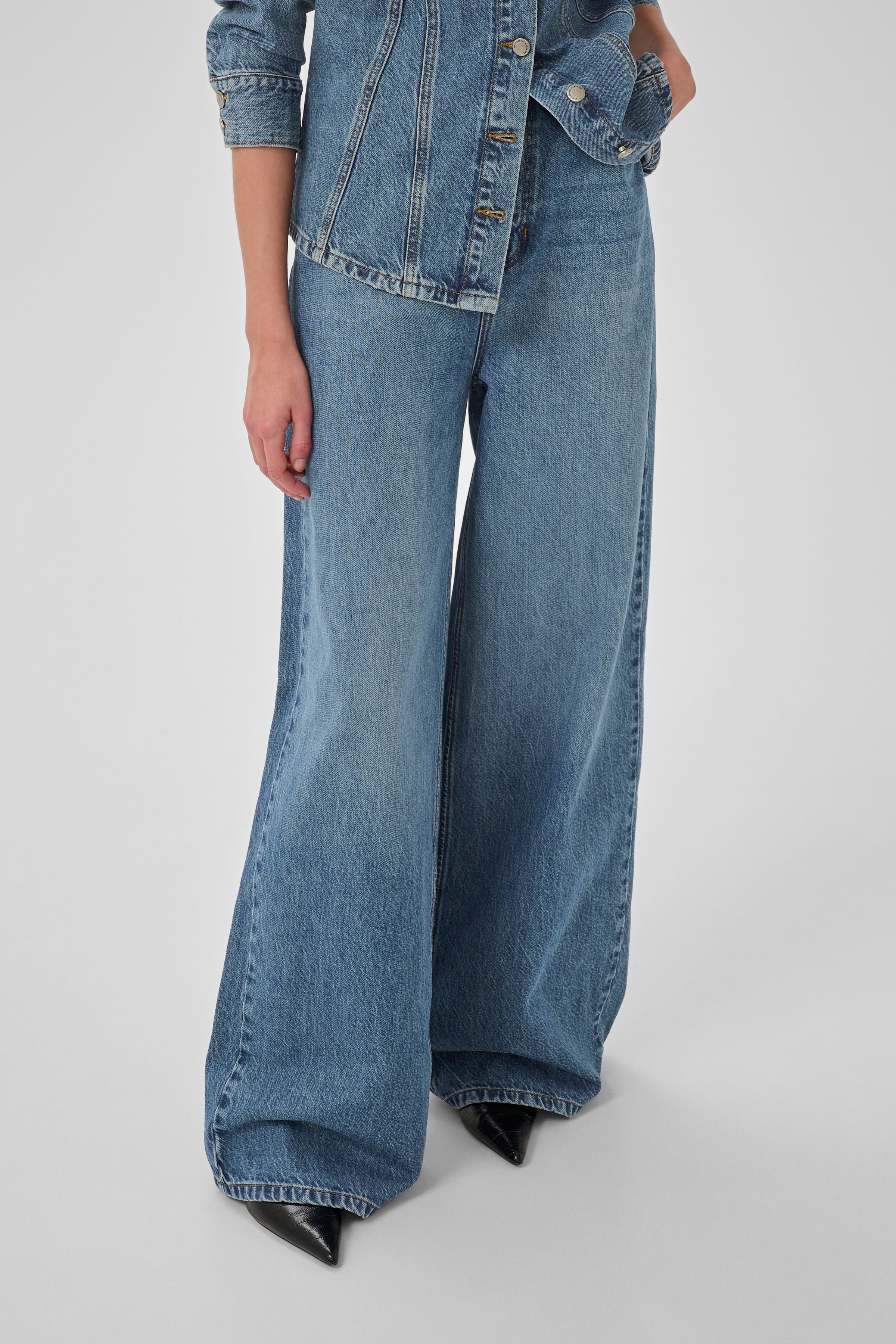 My Essential Wardrobe Jessie 174 Low Crotch X Wide L31 medium blue vintage wash