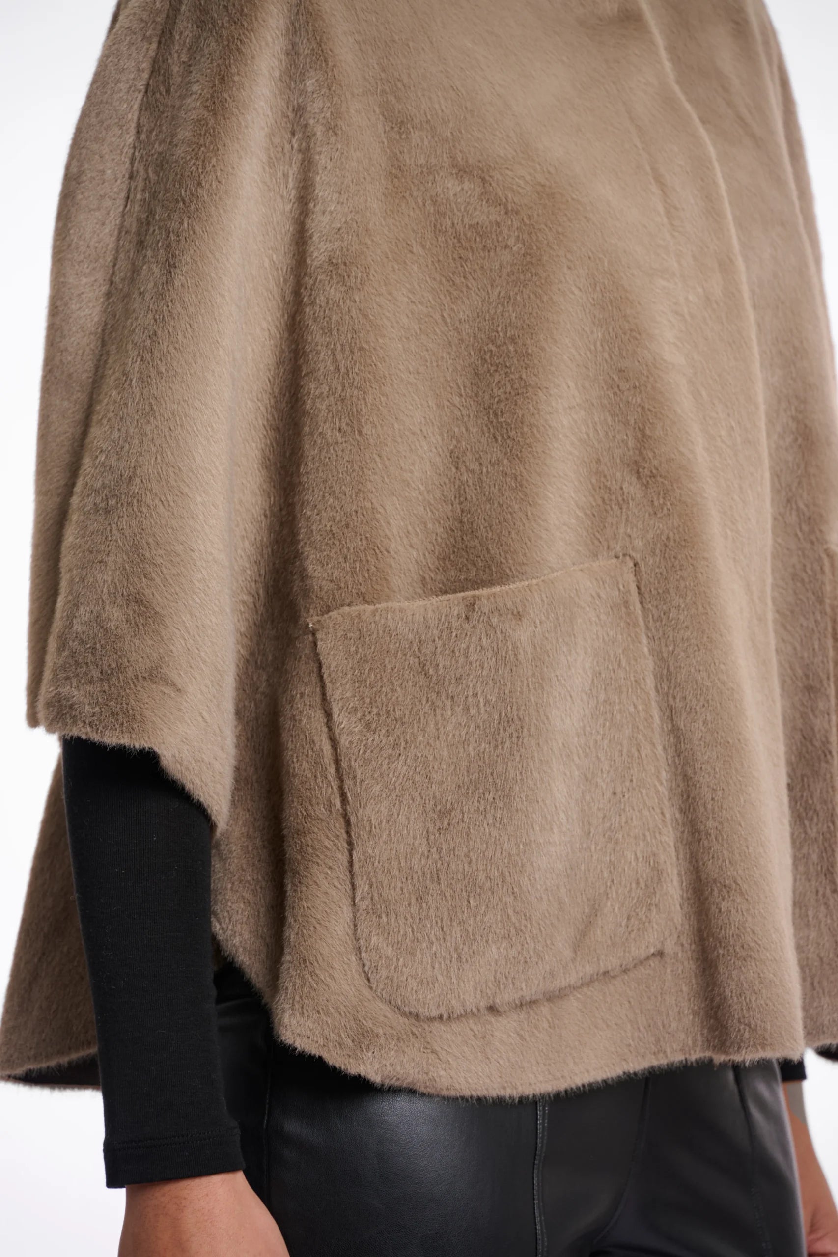 Rino & Pelle Dewi Faux Fur Cape toffee