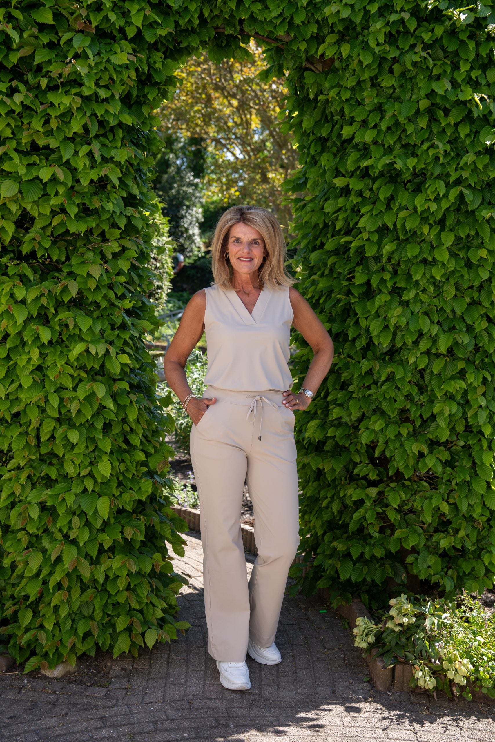 Mi Piace Travelstof Mouwloze Top beige 202425