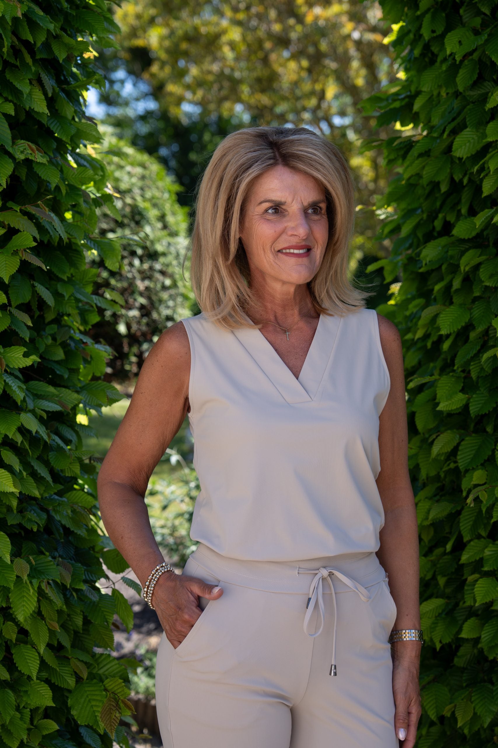 Mi Piace Travelstof Mouwloze Top beige 202425