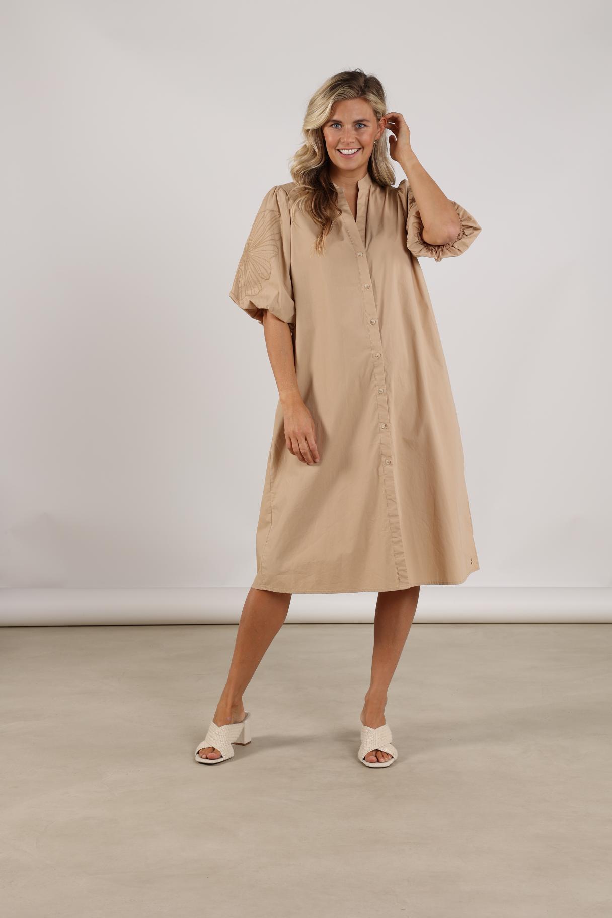 Nukus Mayke Jurk camel