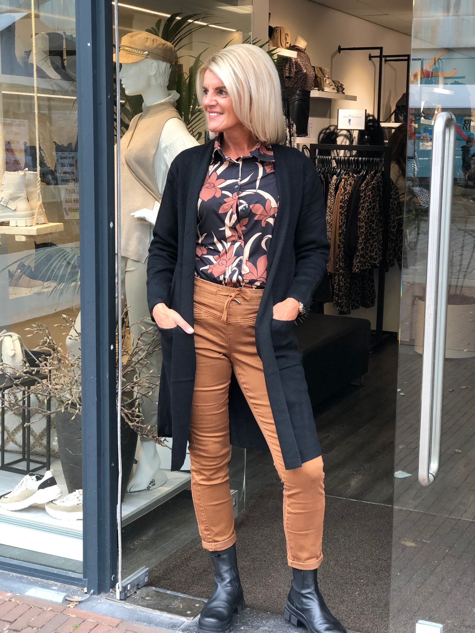 Chastar Blouse zwart/bruin flower gemeleerd