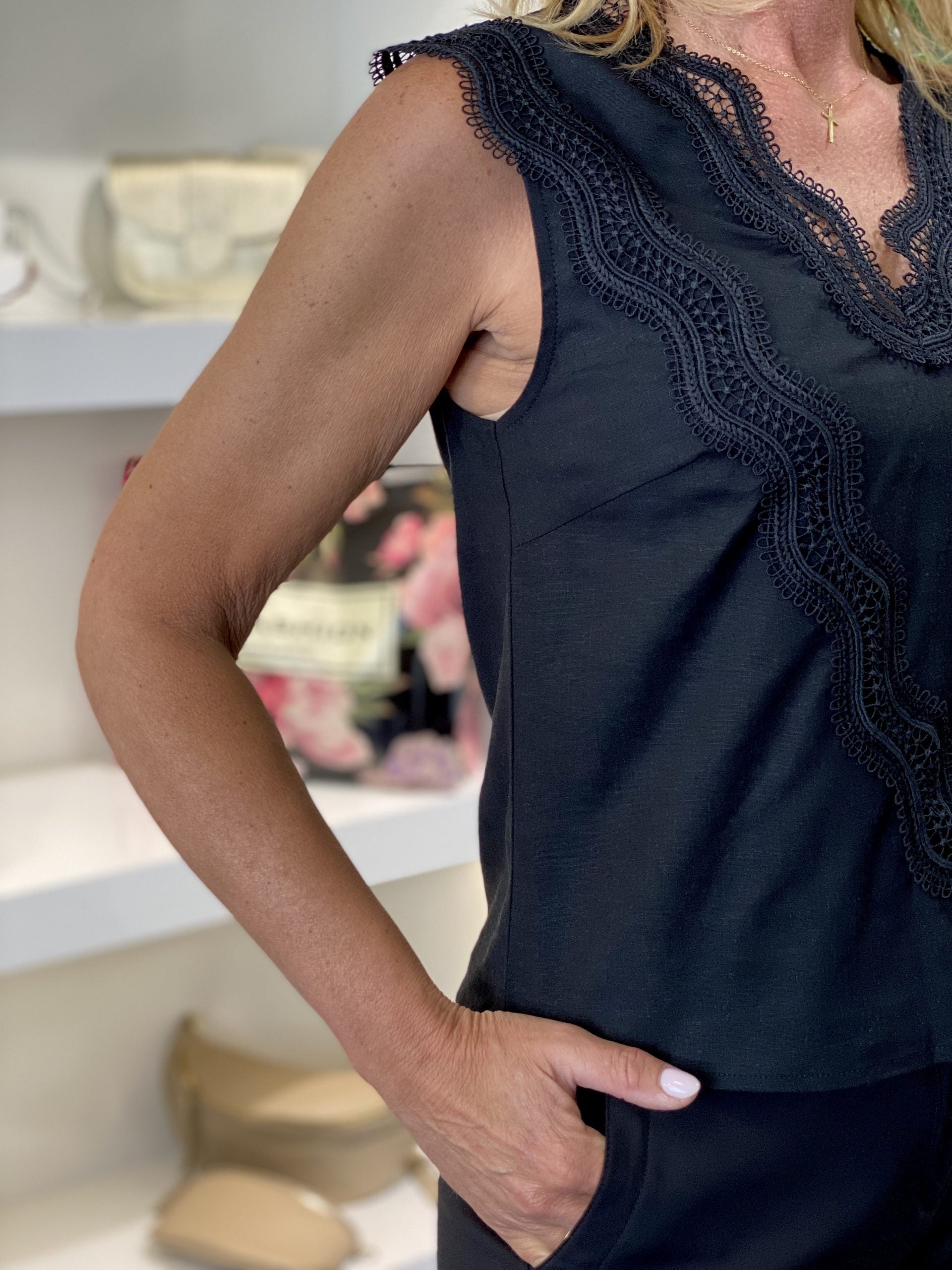 Nukus Maya Top Embroidery zwart