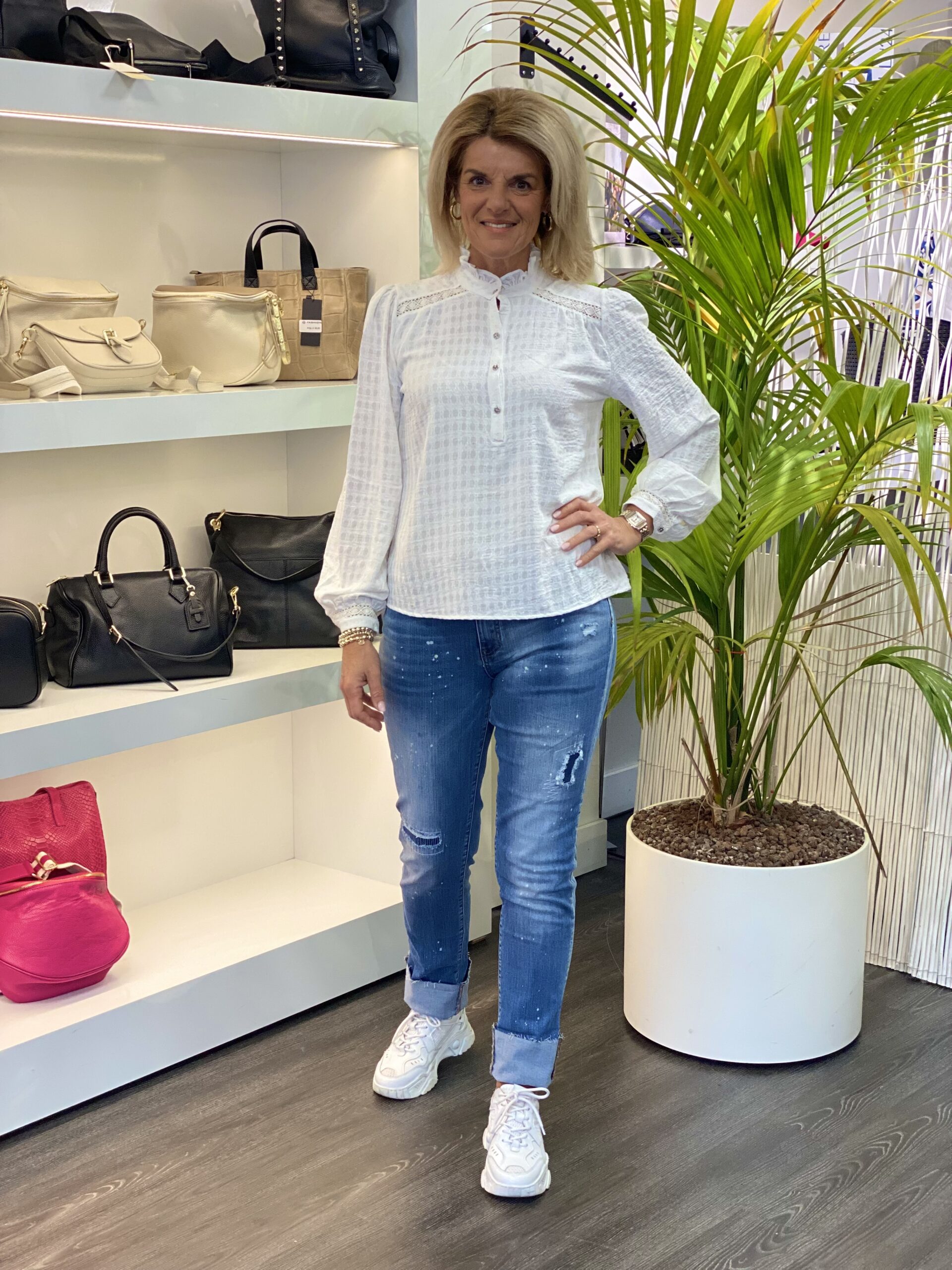 Azzurro Top met Broderie offwhite 0322