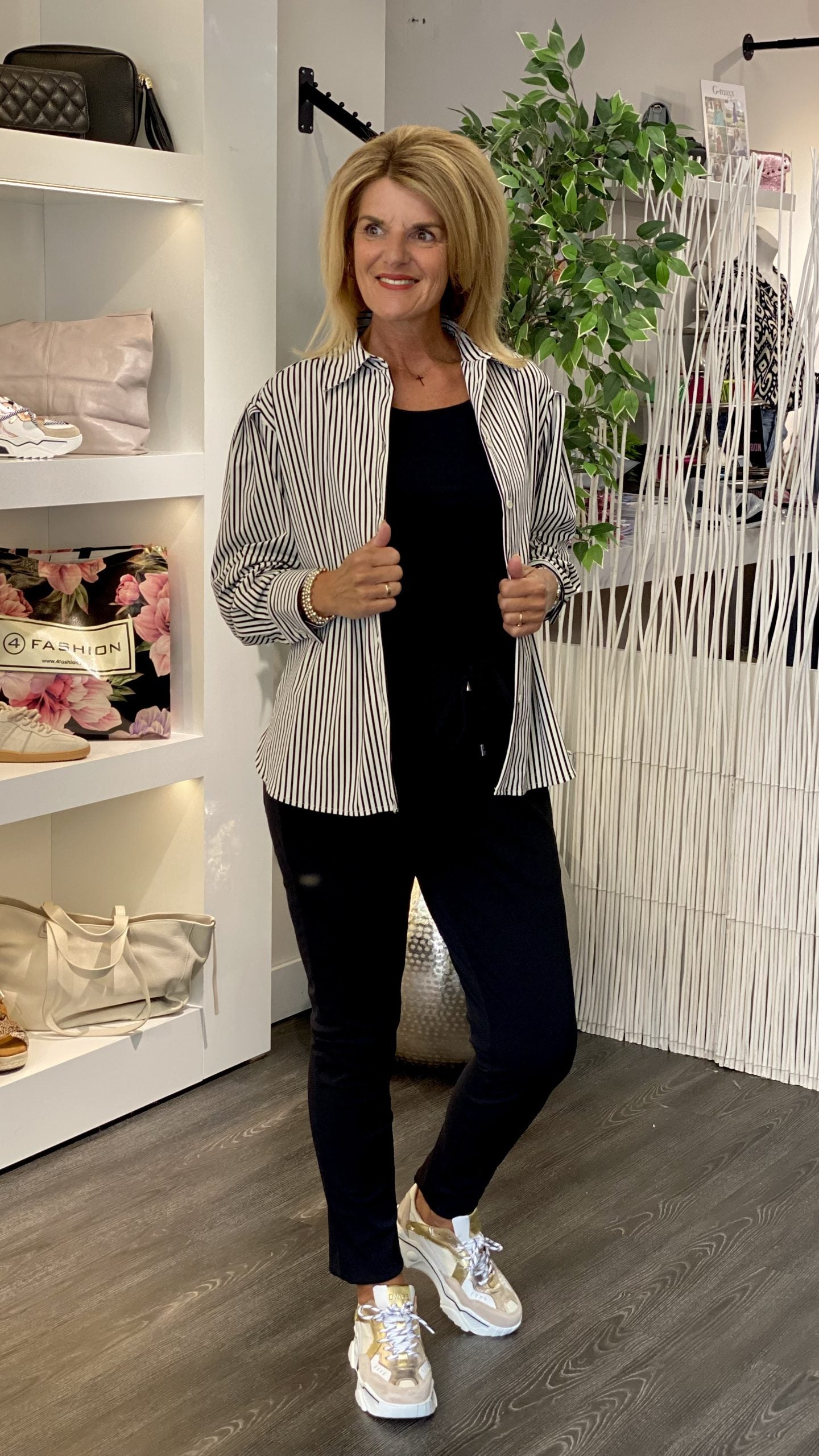 Mi Piace Travelstof Oversized Blouse 202524 zwart kit streep