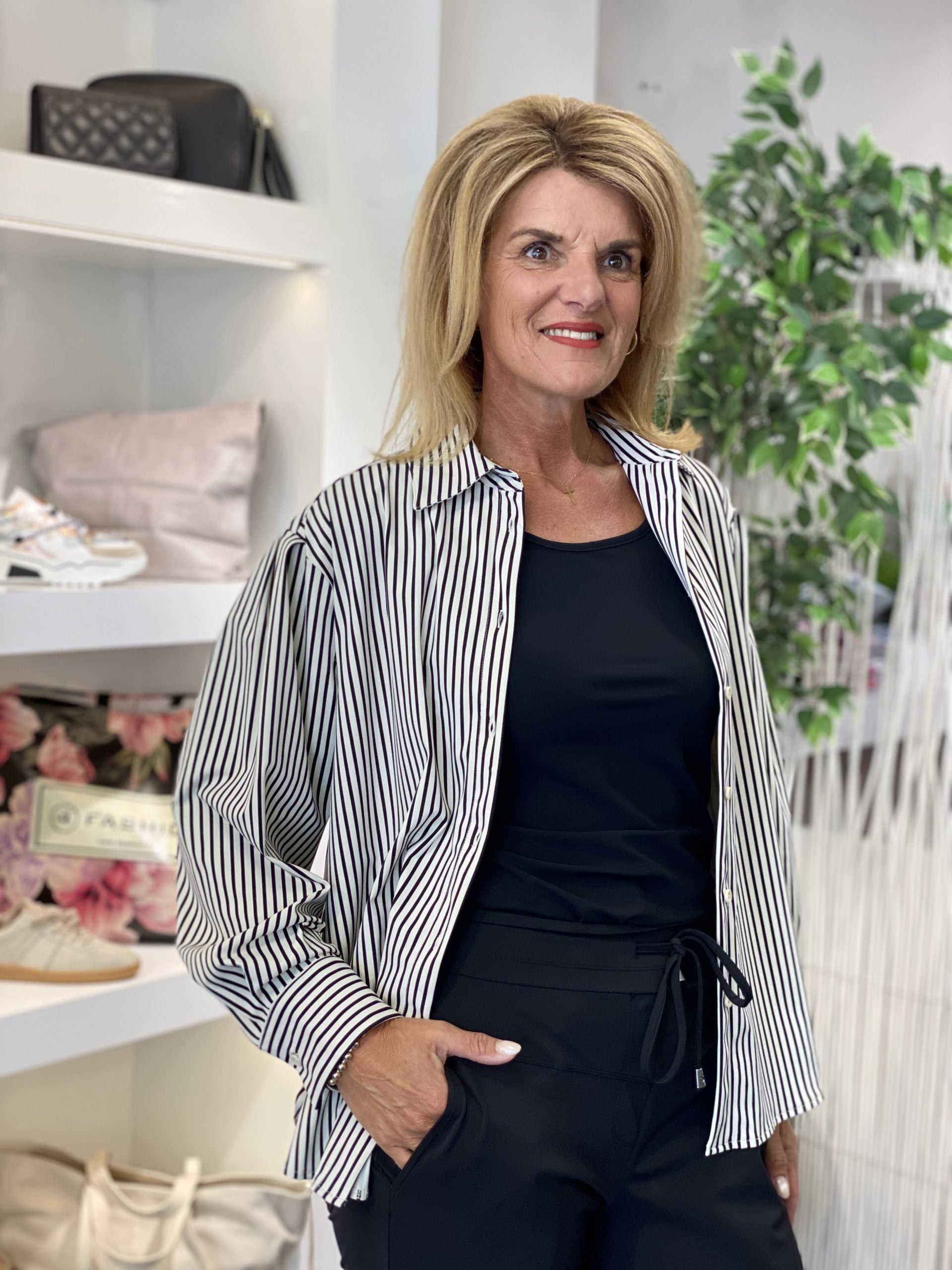 Mi Piace Travelstof Oversized Blouse 202524 zwart kit streep