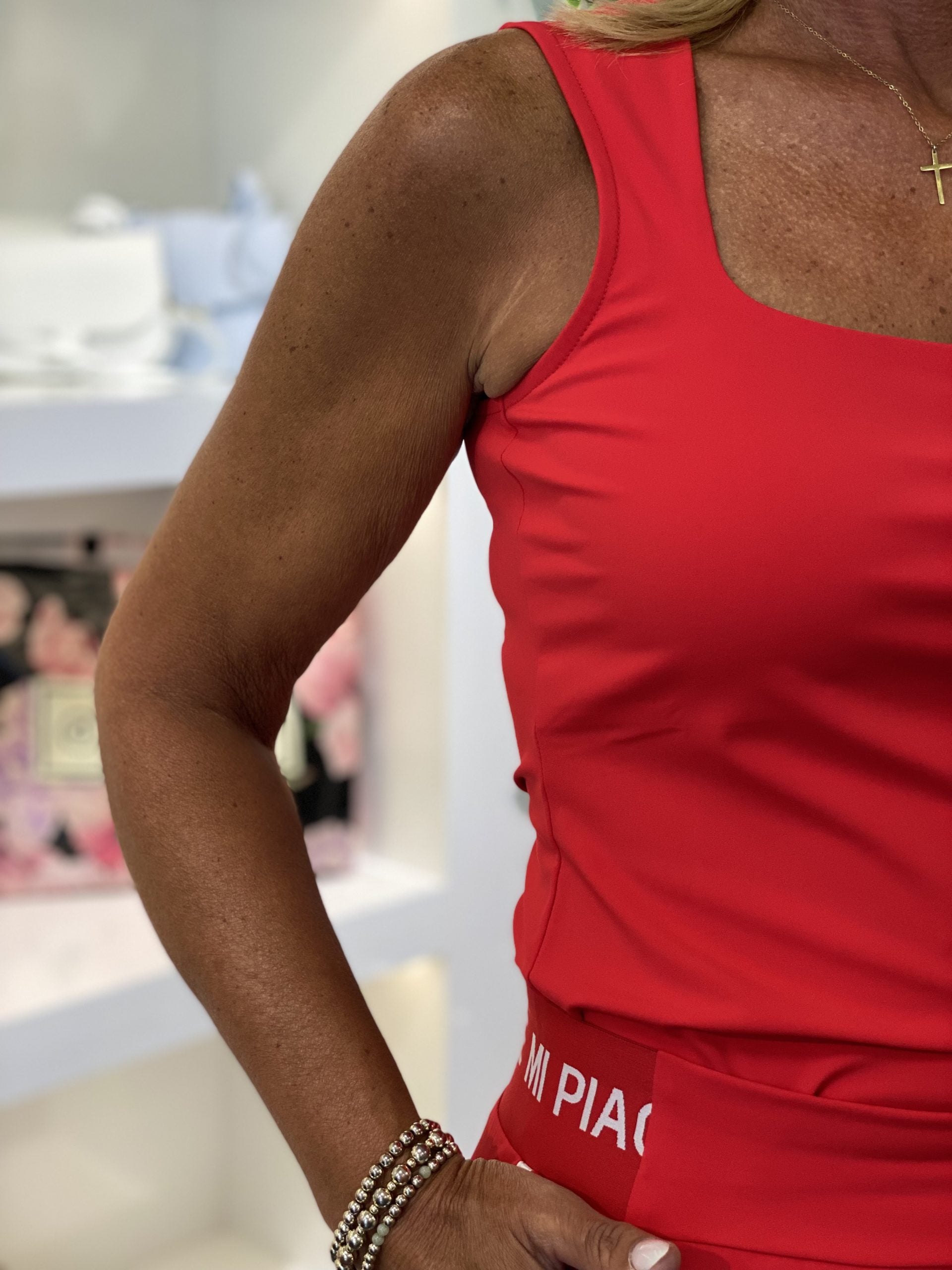 Mi Piace Travelstof Mouwloze Top Vierkante Hals rood 202610