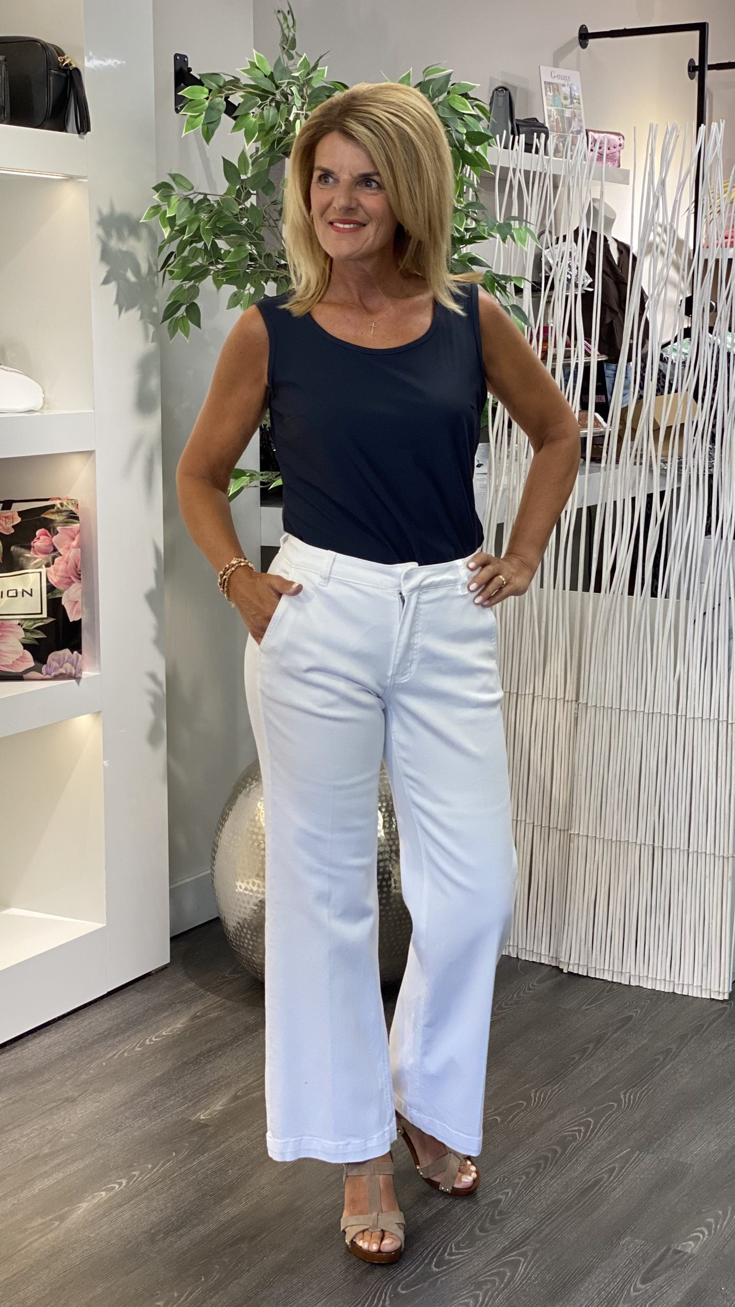 Angelle Milan Travelstof Mouwloze Top 1654 donkerblauw