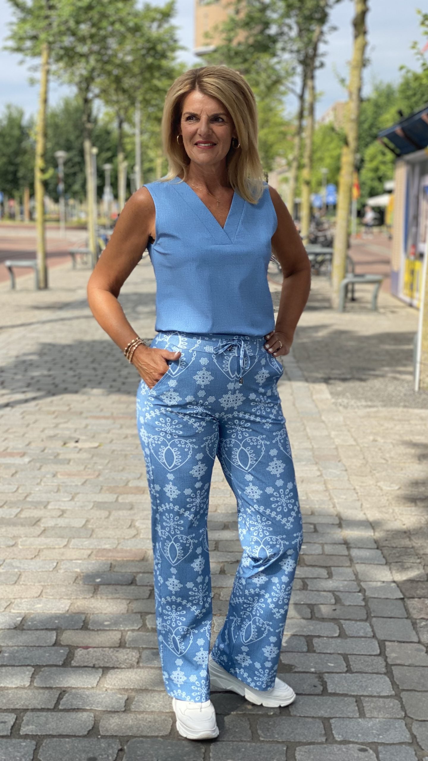 Mi Piace Travelstof Mouwloze Top bleached denim 202425