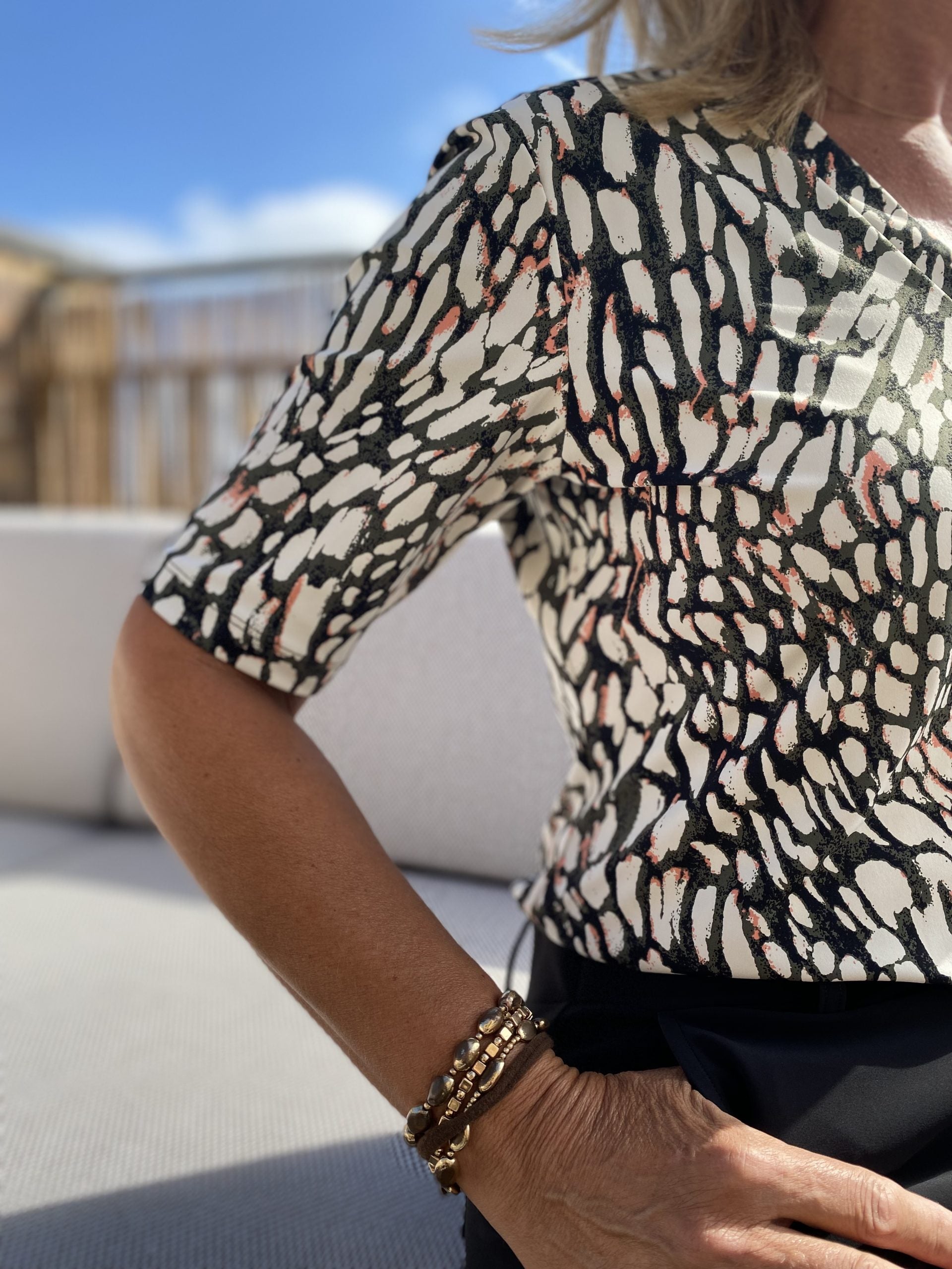 Mi Piace Travelstof Top shirt V-Hals deep depth kit abstract 202271