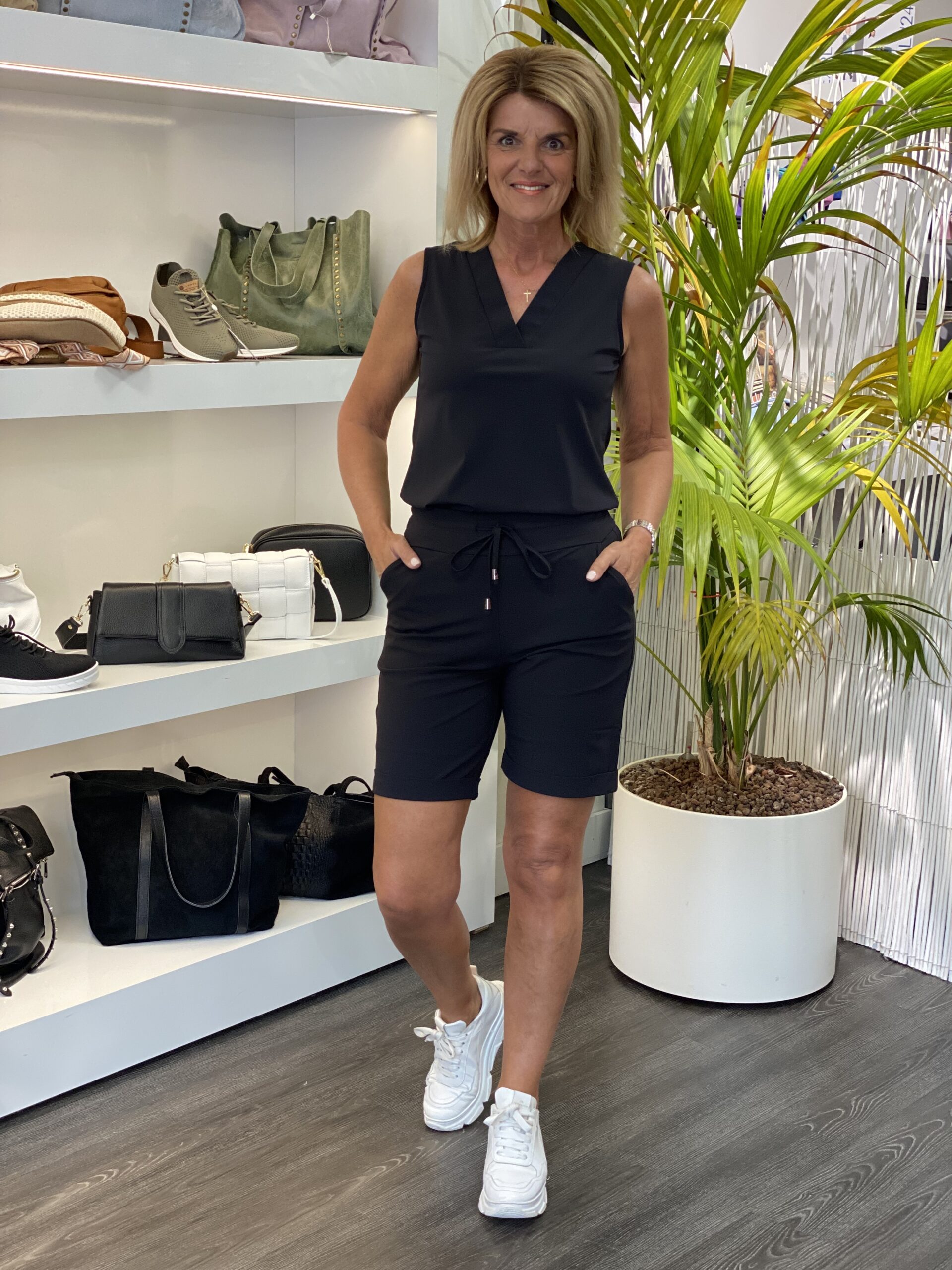 Mi Piace Travelstof Mouwloze Top zwart 202425 vanaf xs