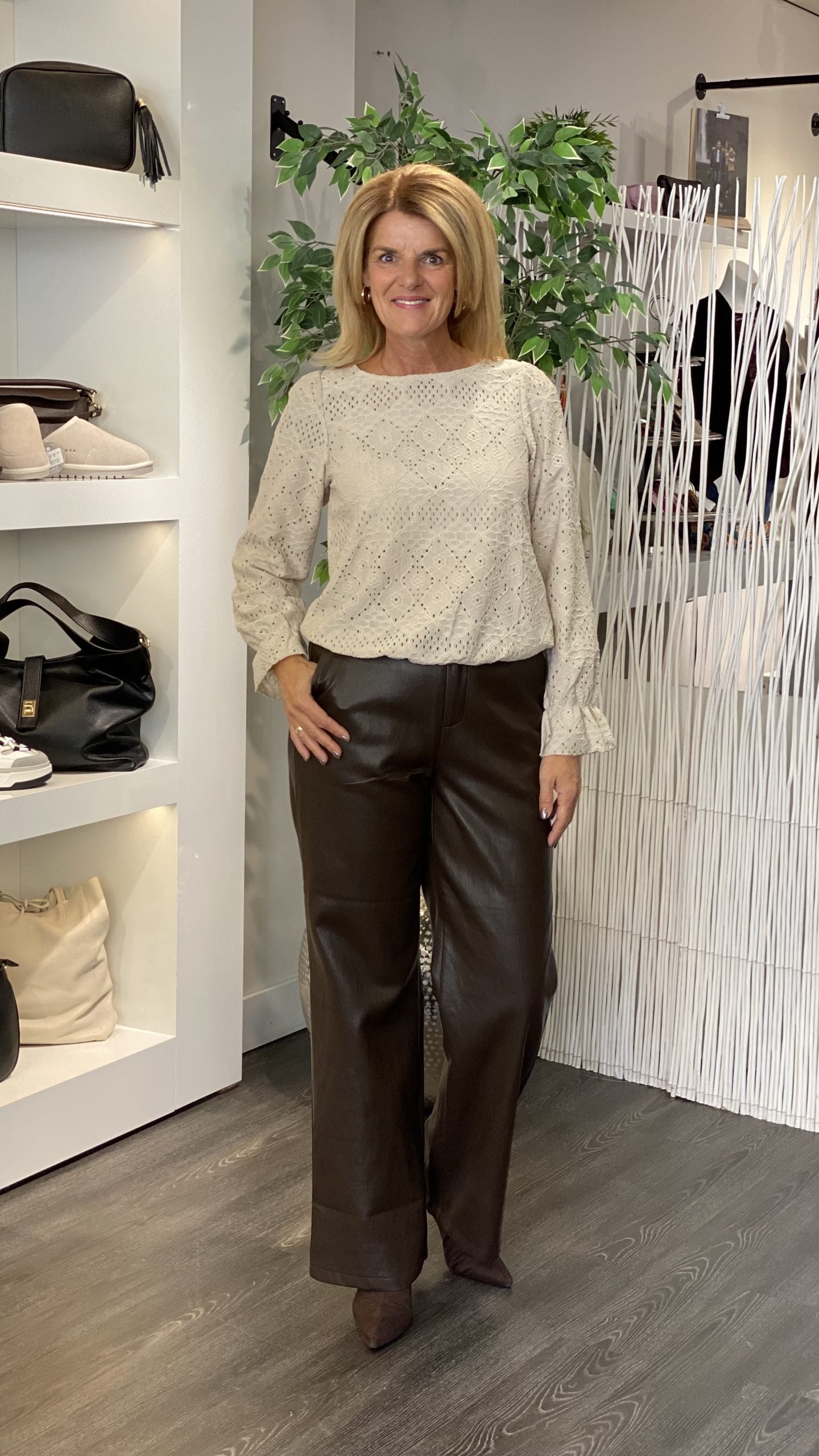 Red Button Top Ajour stone