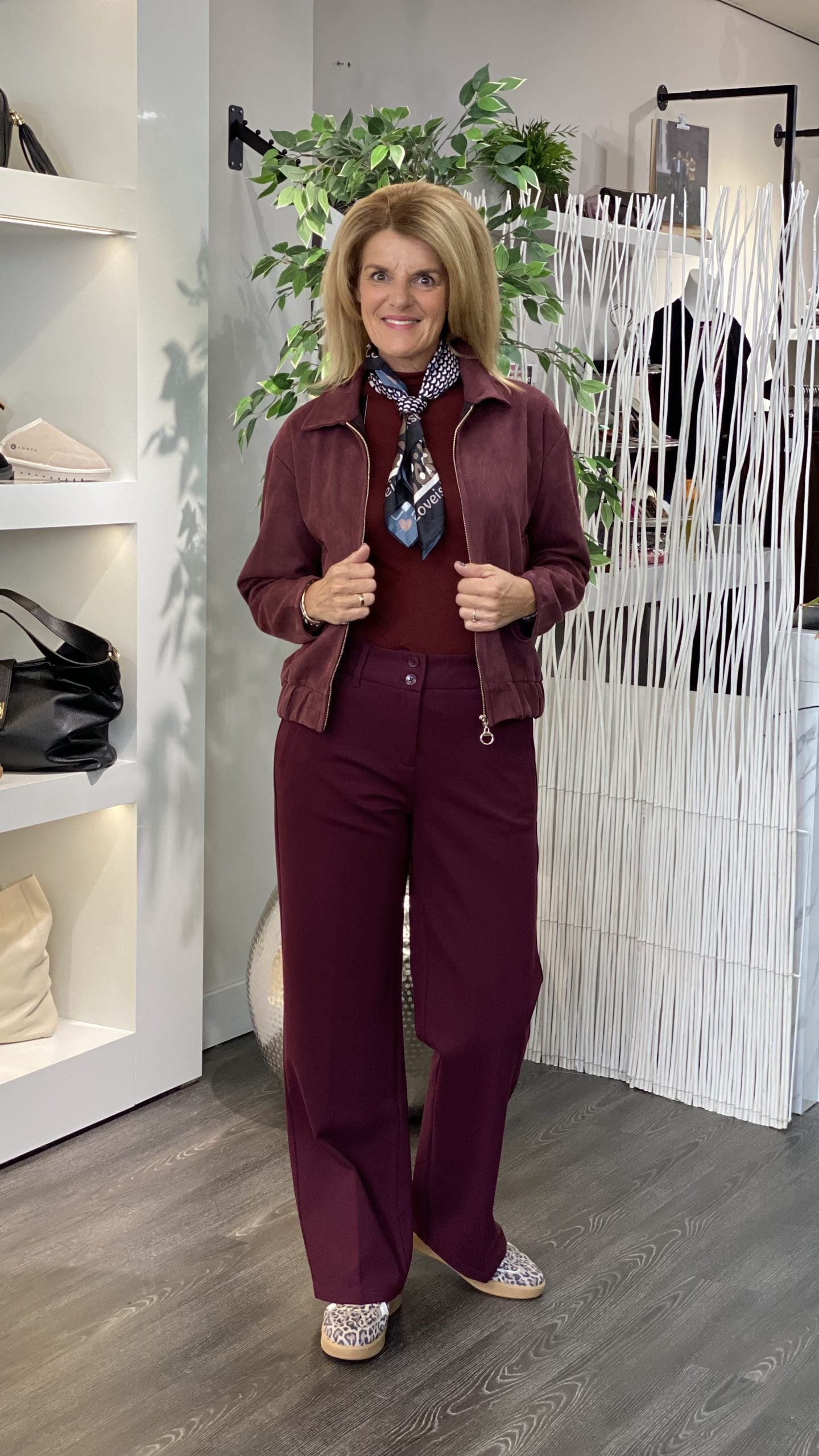 Musthaves by Elja Suedine Jasje aubergine