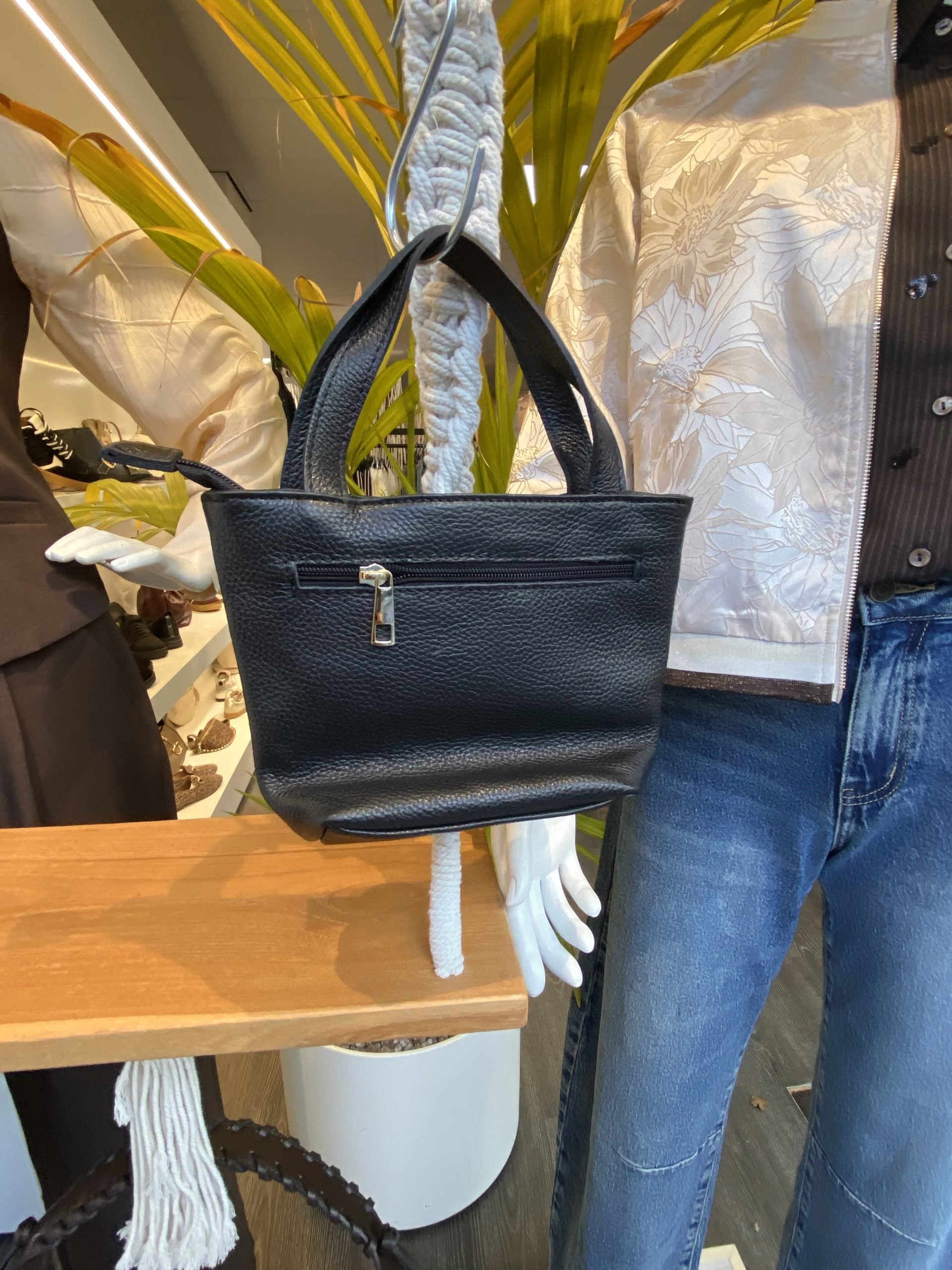 Skye Handtas Leer Studs Zwart/Goud T356