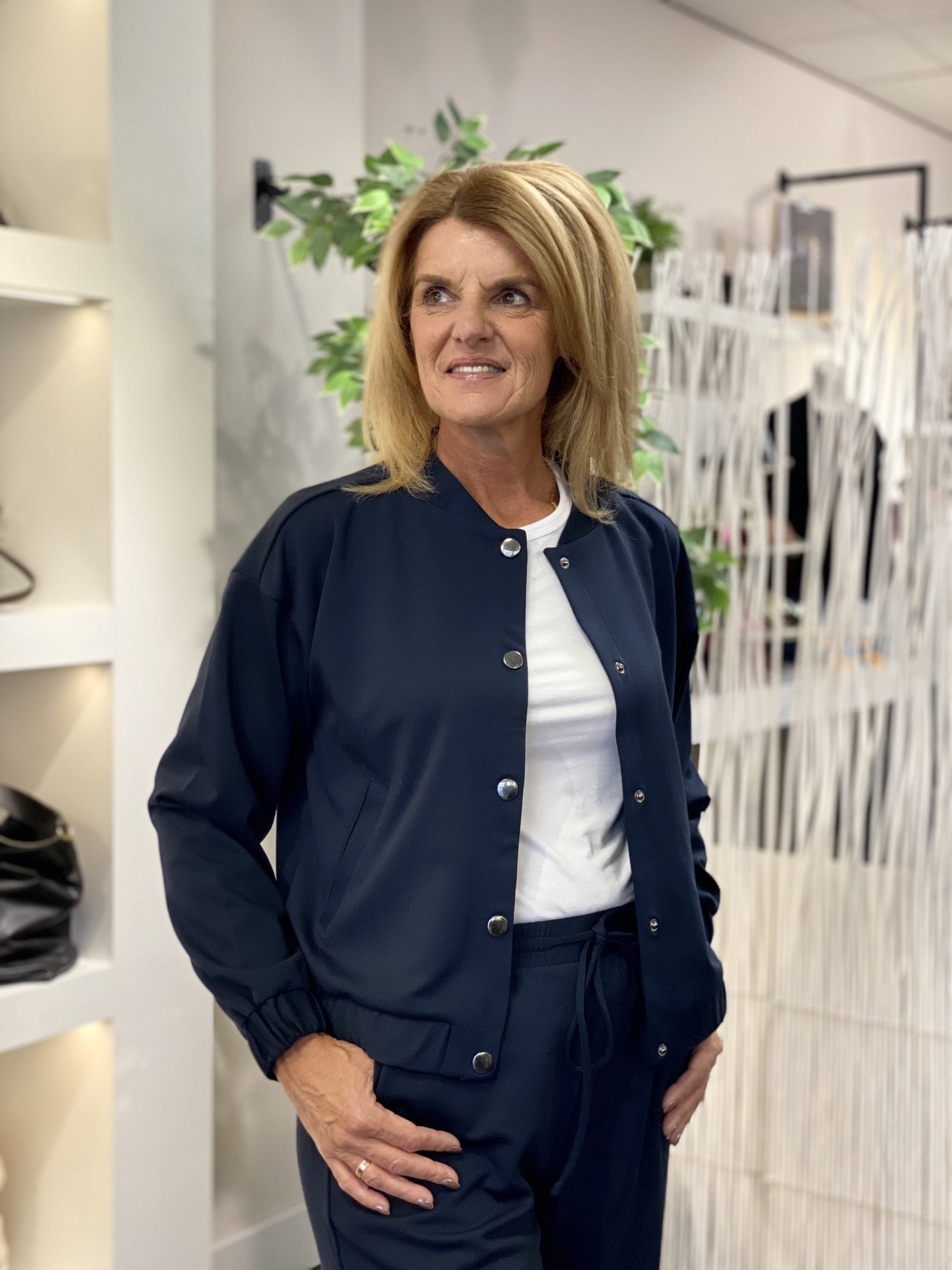 Freequent Naya Bomberjack salute