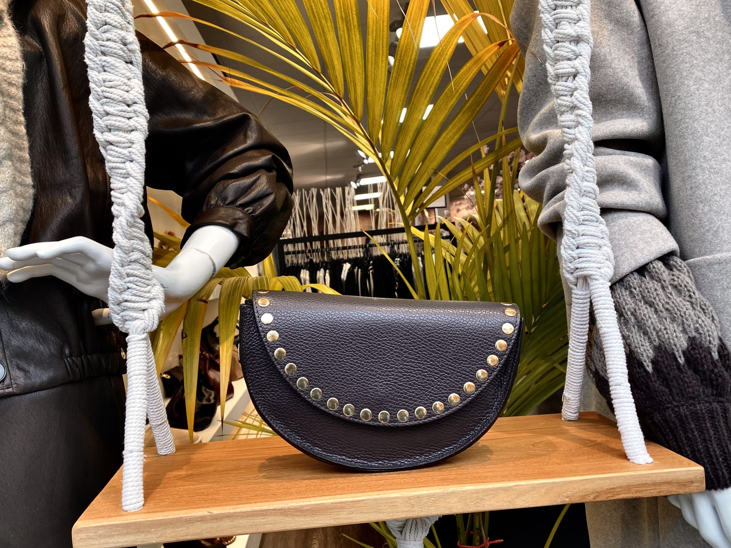 Schoudertas Leer Studs Dark Brown/Goud T361