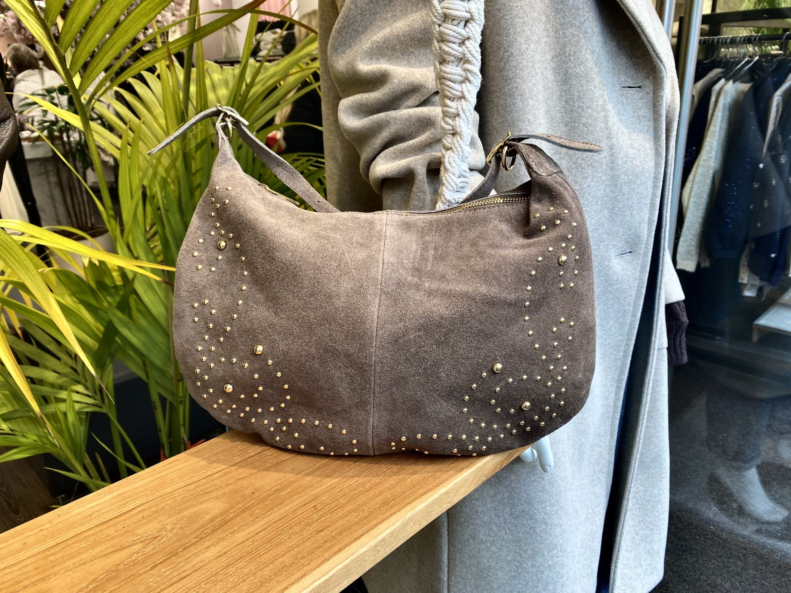 Schoudertas Suede Studs Taupe/Goud T368
