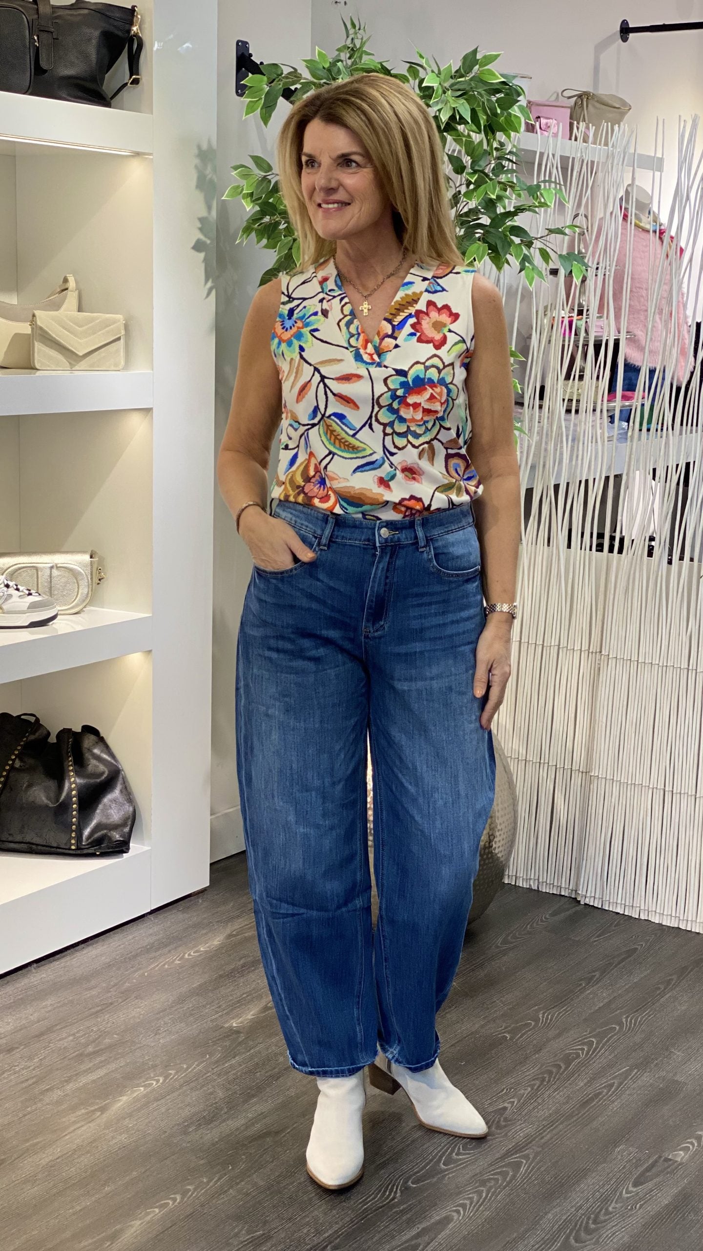 Mi Piace Travelstof Mouwloze Top 202425 embroidered bloom print