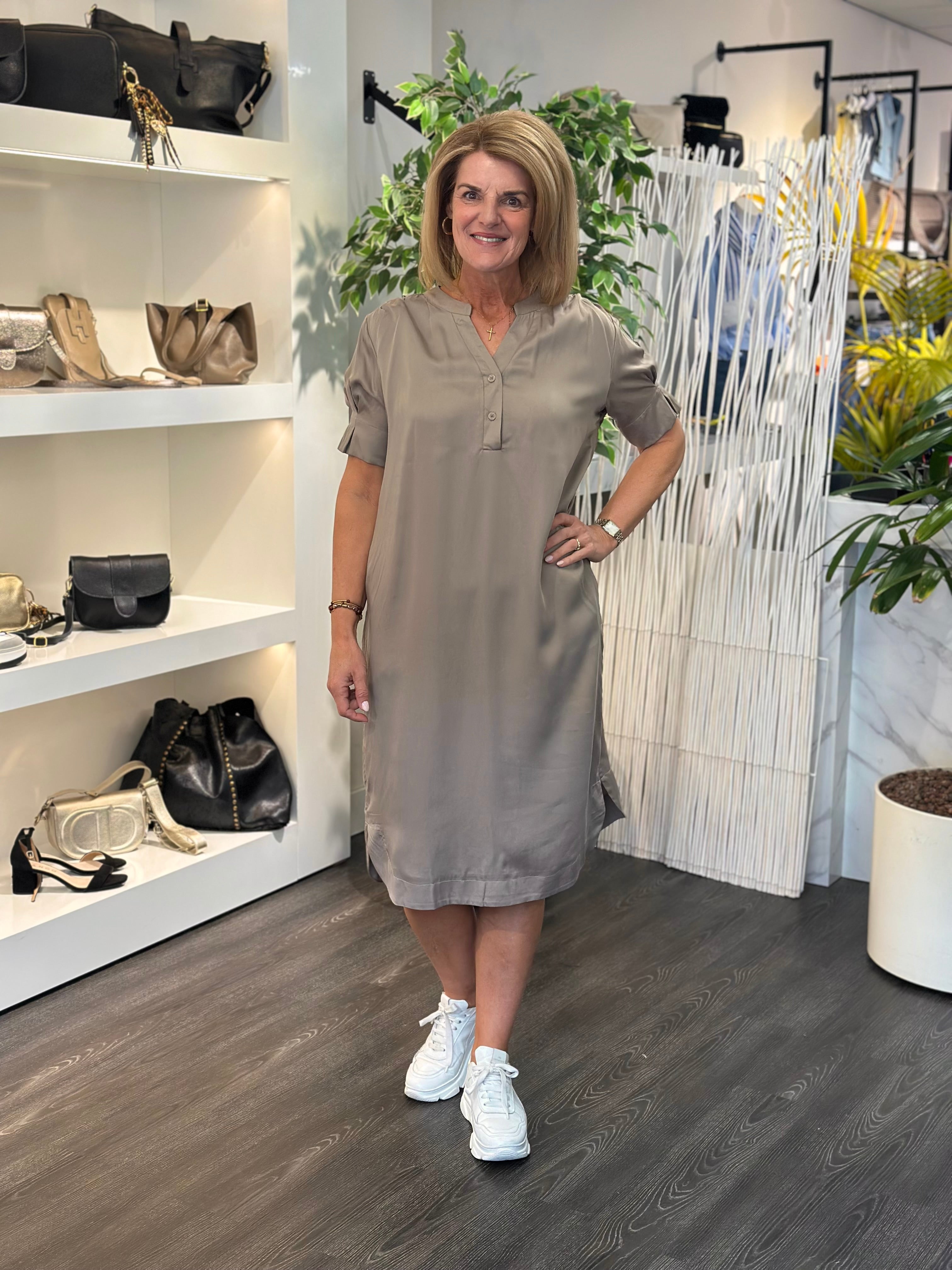 Halflange Jurk lois 26SD030 taupe