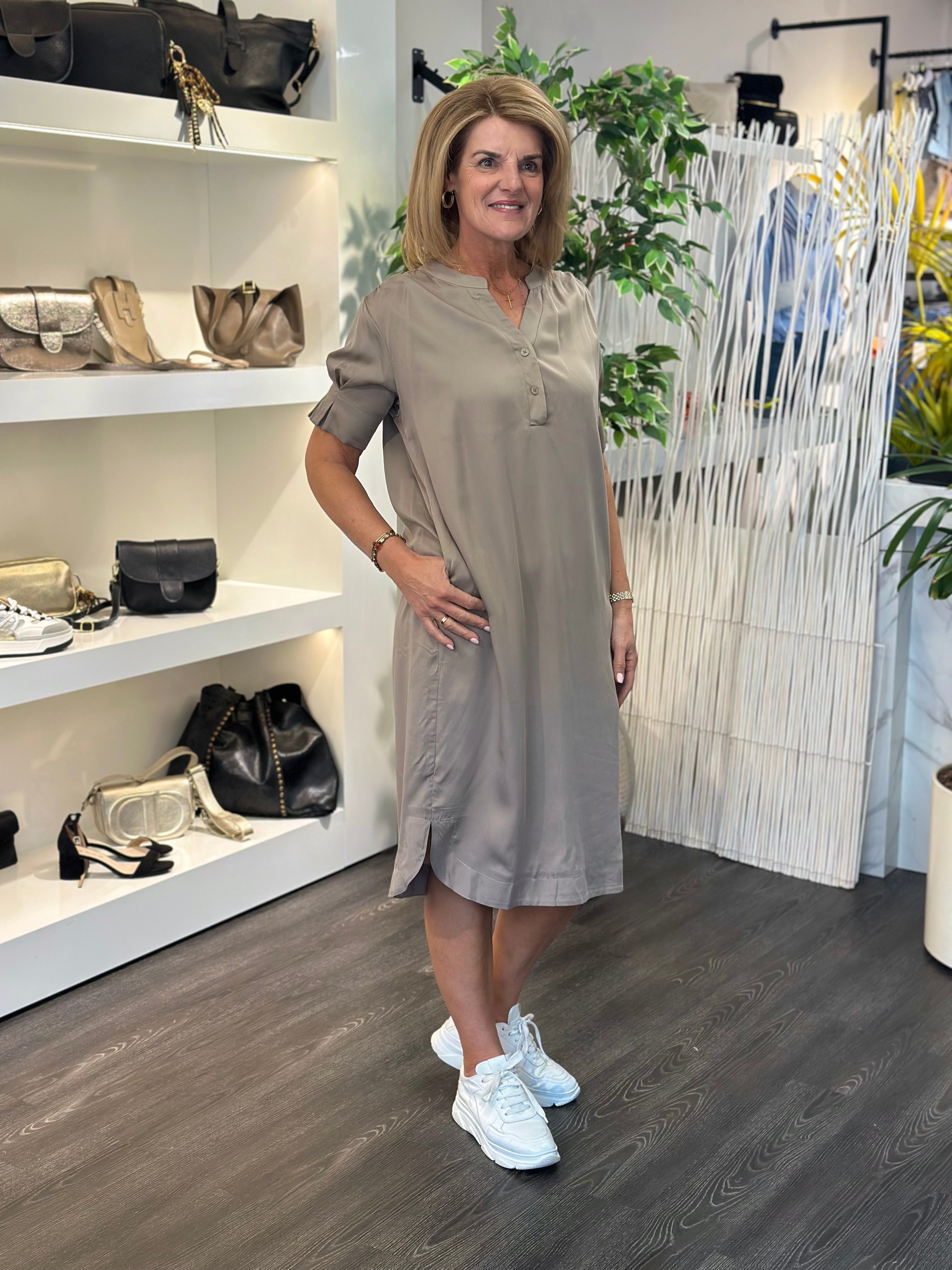 Halflange Jurk lois 26SD030 taupe