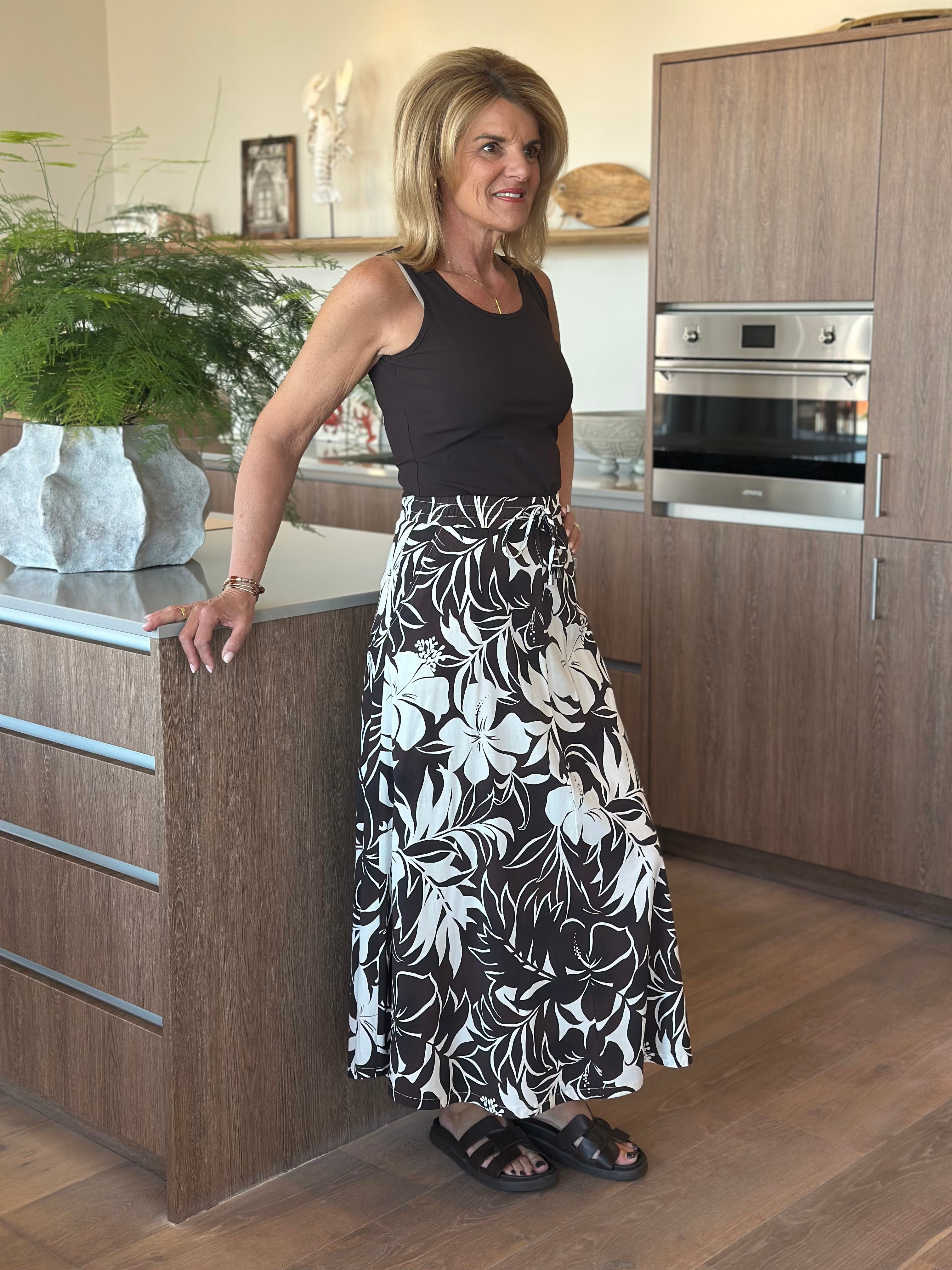 Mi Piace Travelstof Lange Rok 202849 hibiscus print espresso