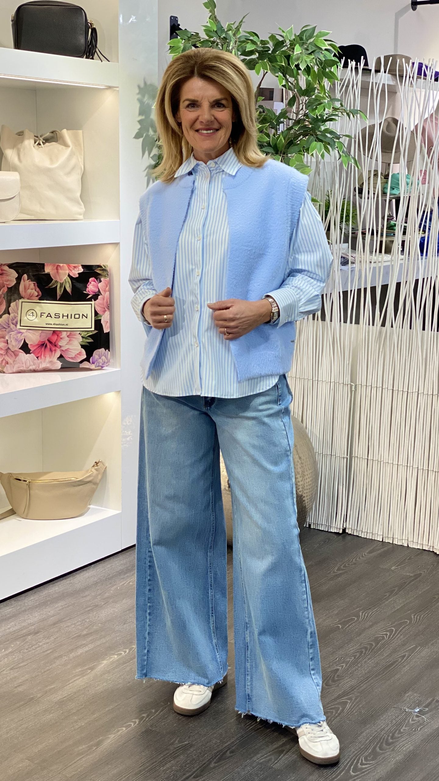 Mi Piace Travelstof Zachte fluffy Gilet 202468 lichtblauw