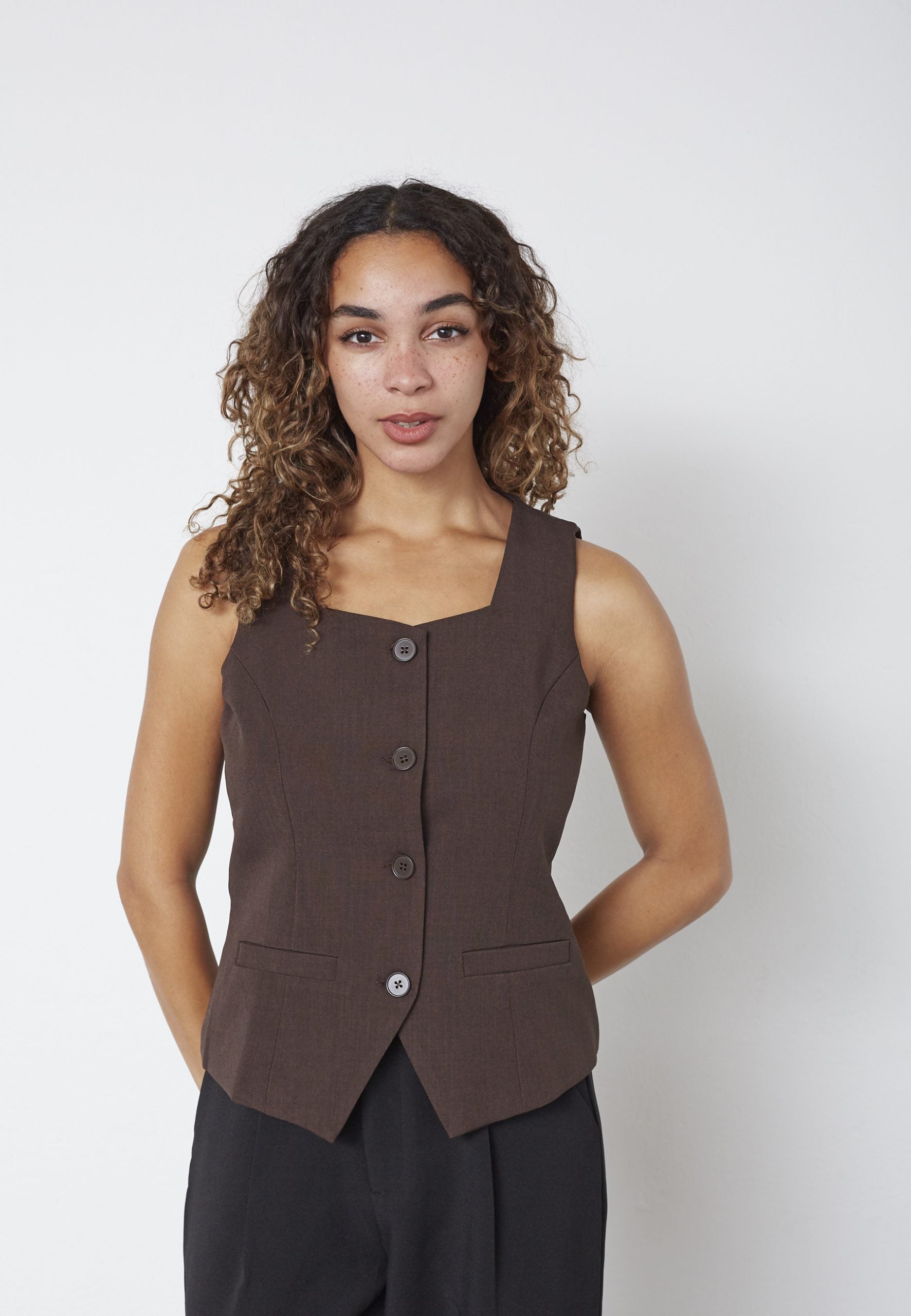Sisterspoint Gema Gilet dark chocolate
