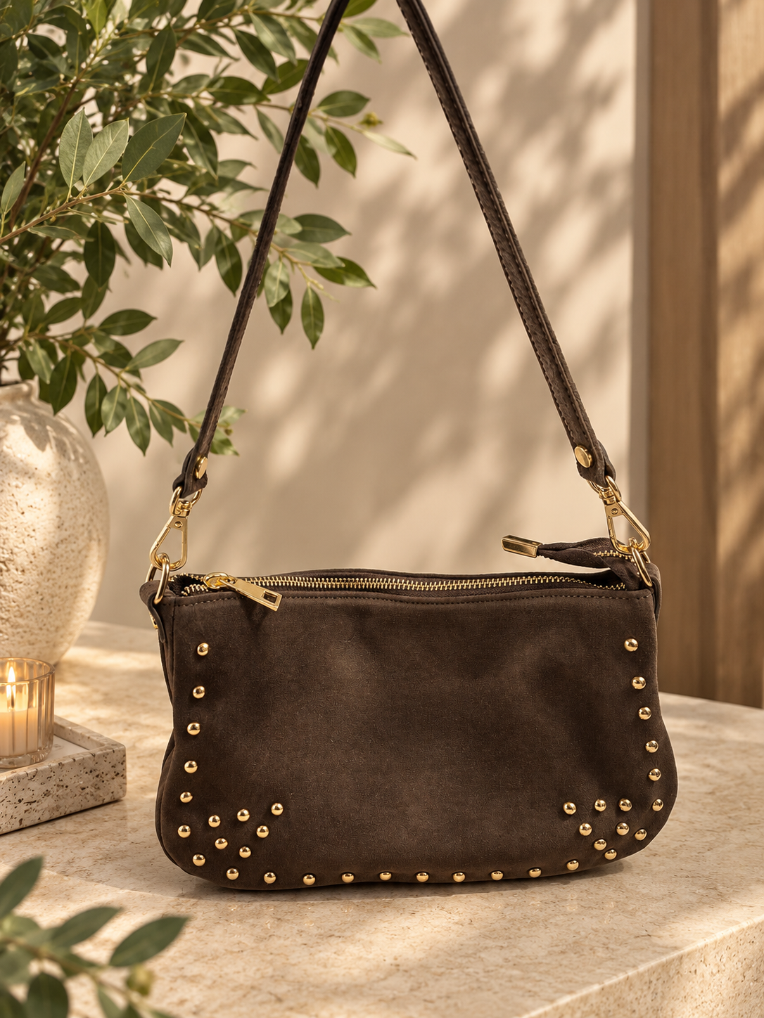 Sandy Schoudertas Suede Studs T427 dark brown