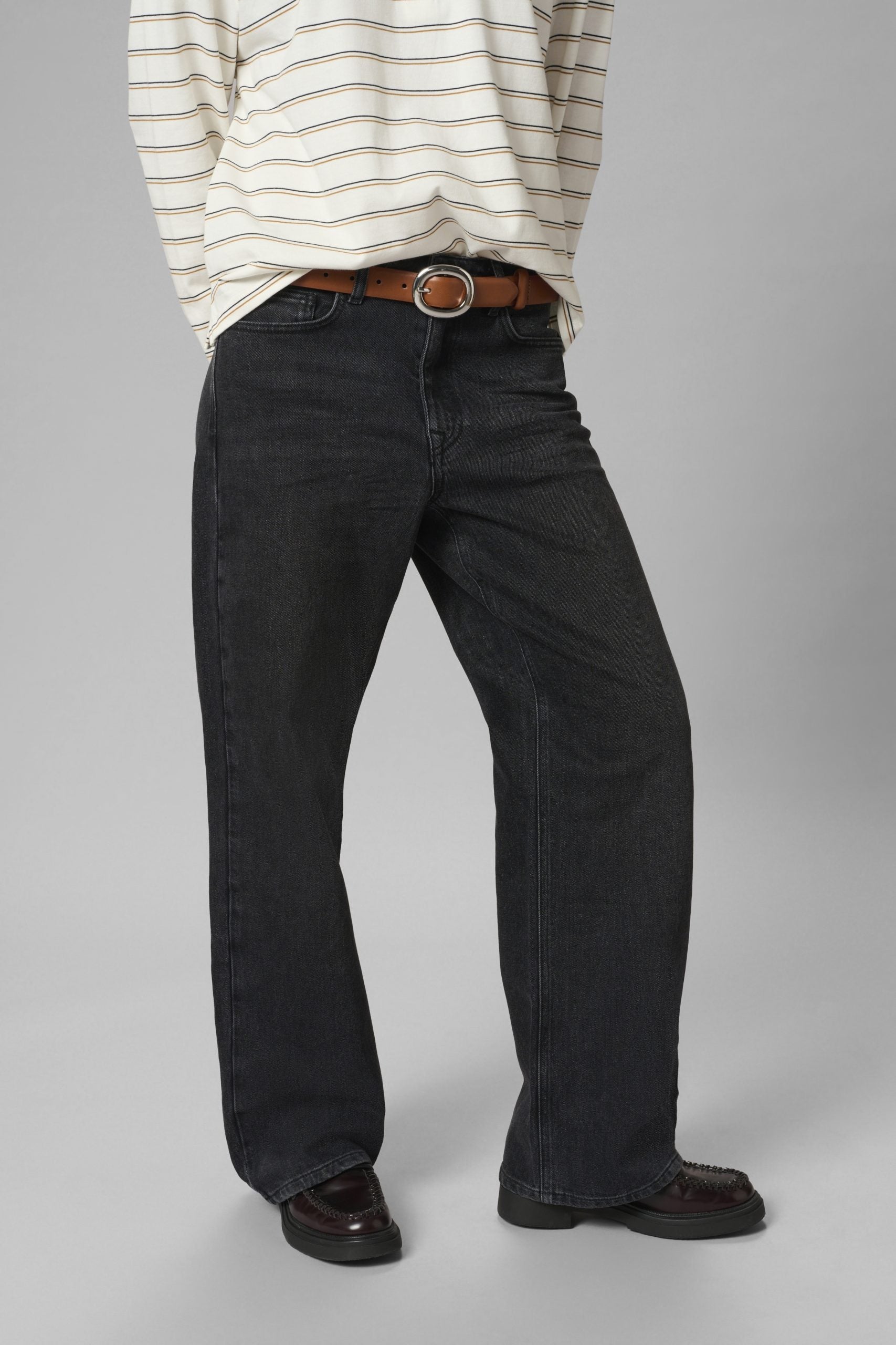 My Essential Wardrobe Louis 139 High Wide Broek L34 black retro wash