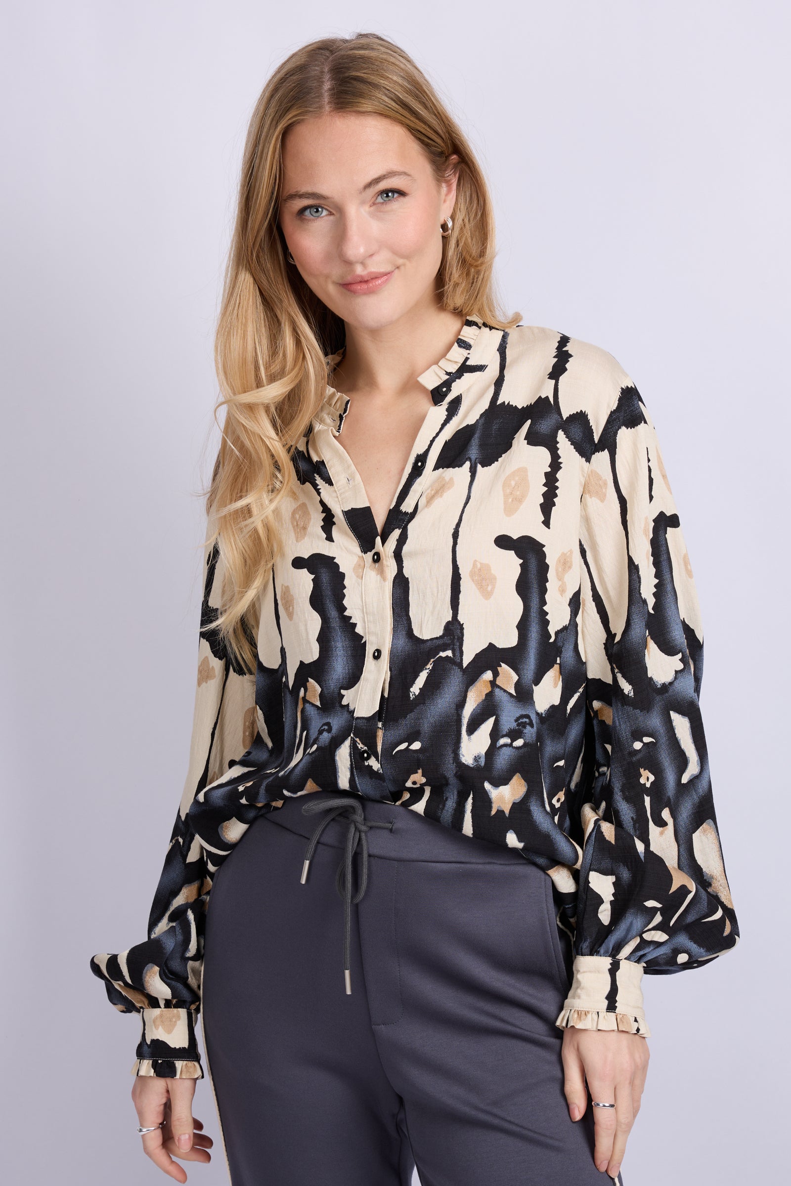 C&S Lara Blouse sand / light jeans blue