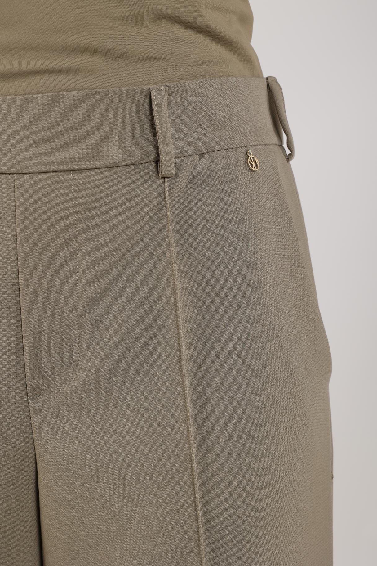 Nukus Jill Broek army