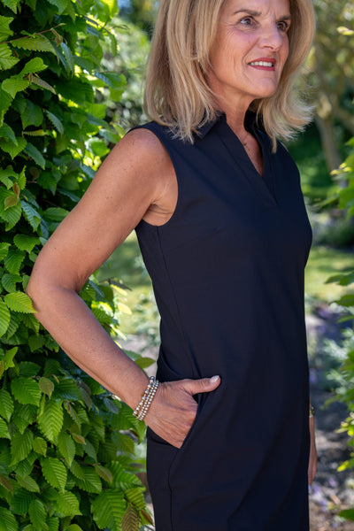 Mi Piace Travelstof Mouwloze Jurk Tuniek Recht Model 202443 zwart