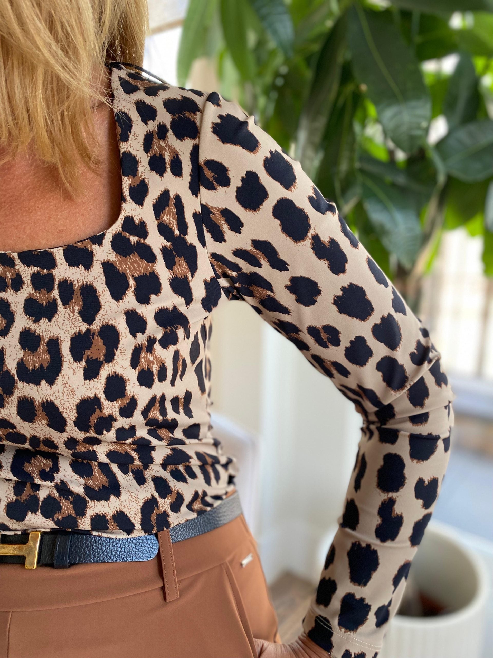 Mi Piace Travelstof Top Vierkante Hals 202608 leopard print latte