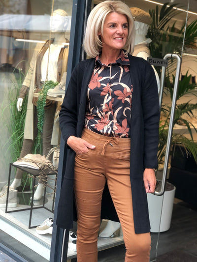 Chastar Blouse zwart/bruin flower gemeleerd