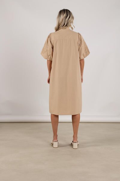 Nukus Mayke Jurk camel