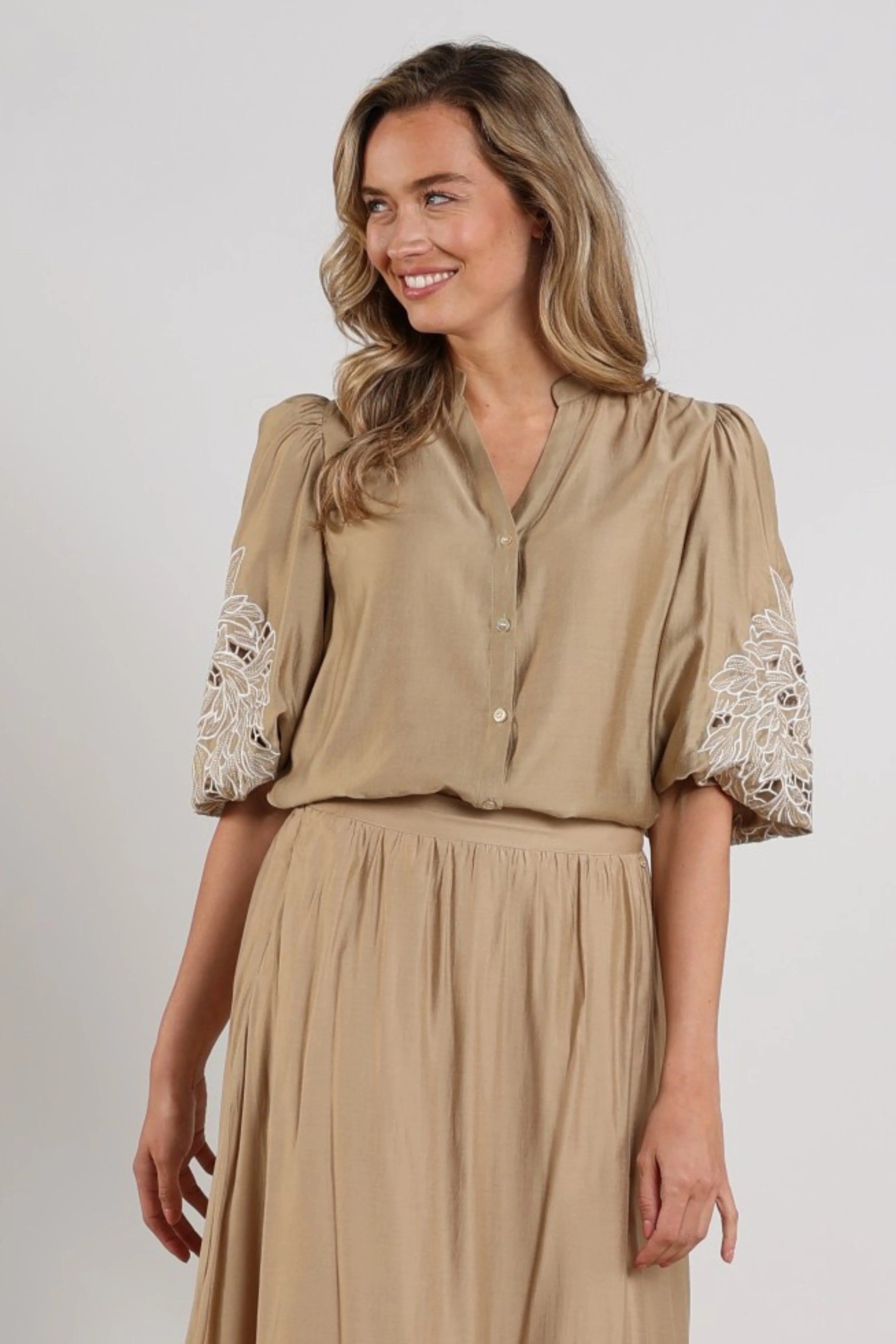 Nukus Rosie Blouse Embroidery camel