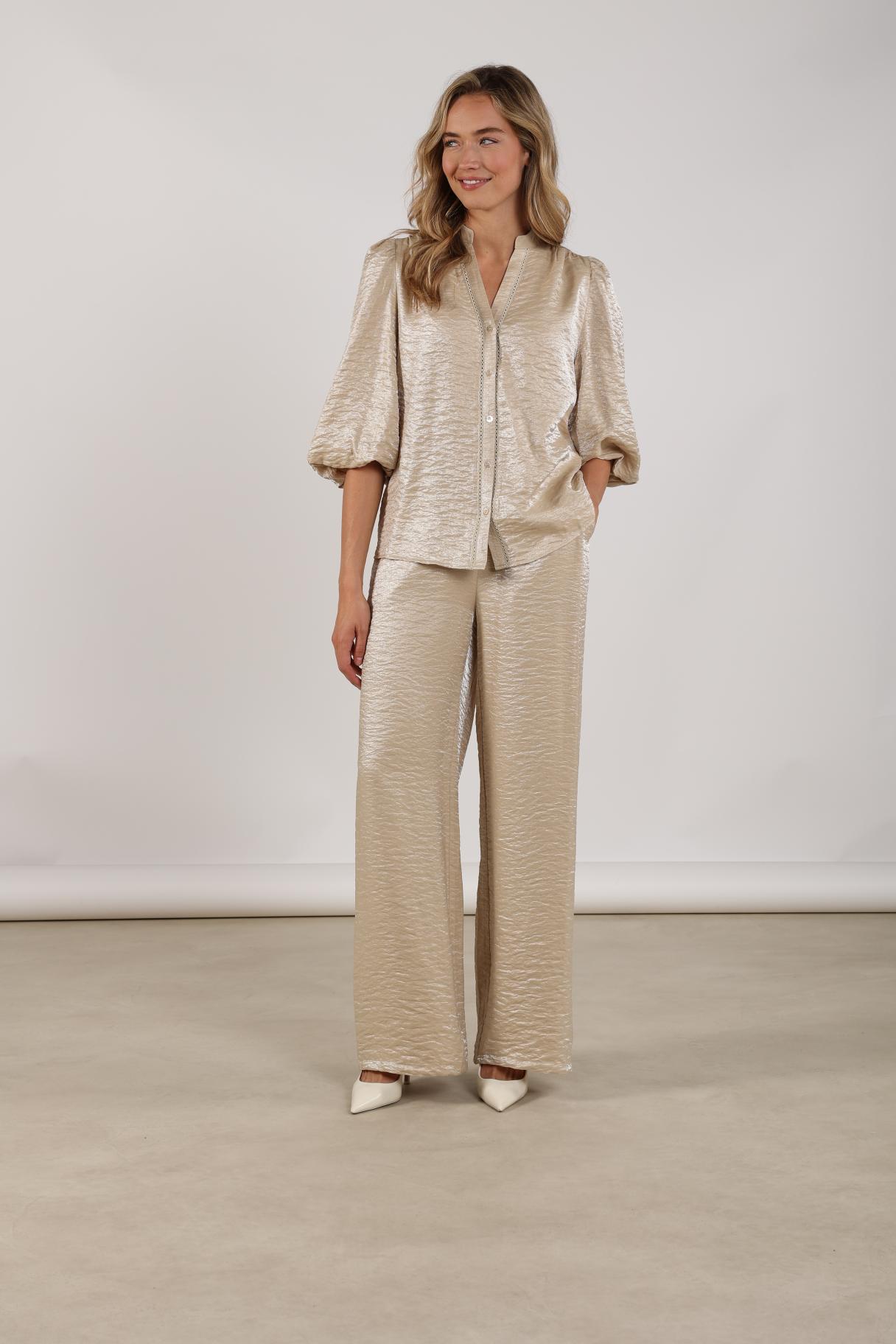 Nukus Linsey Broek sand