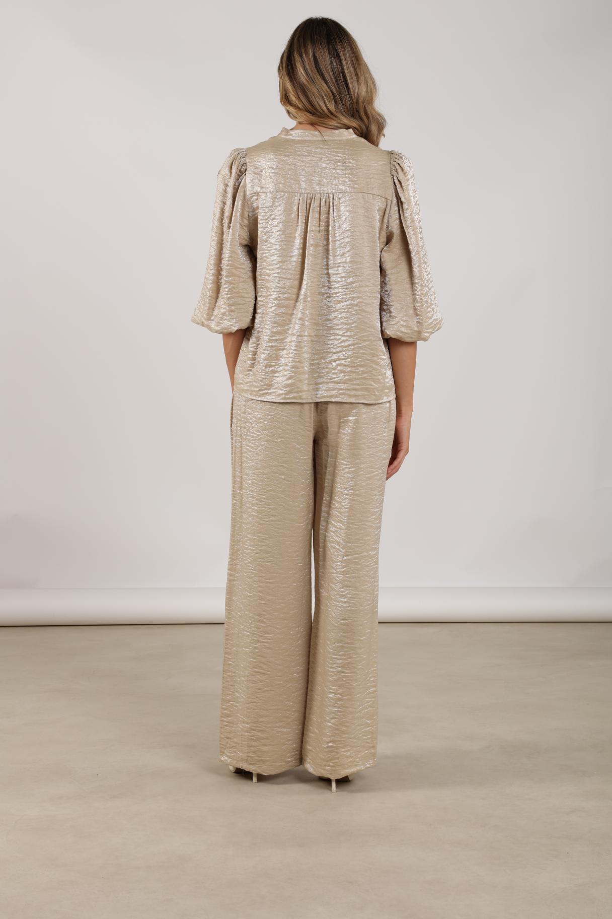 Nukus Linsey Broek sand