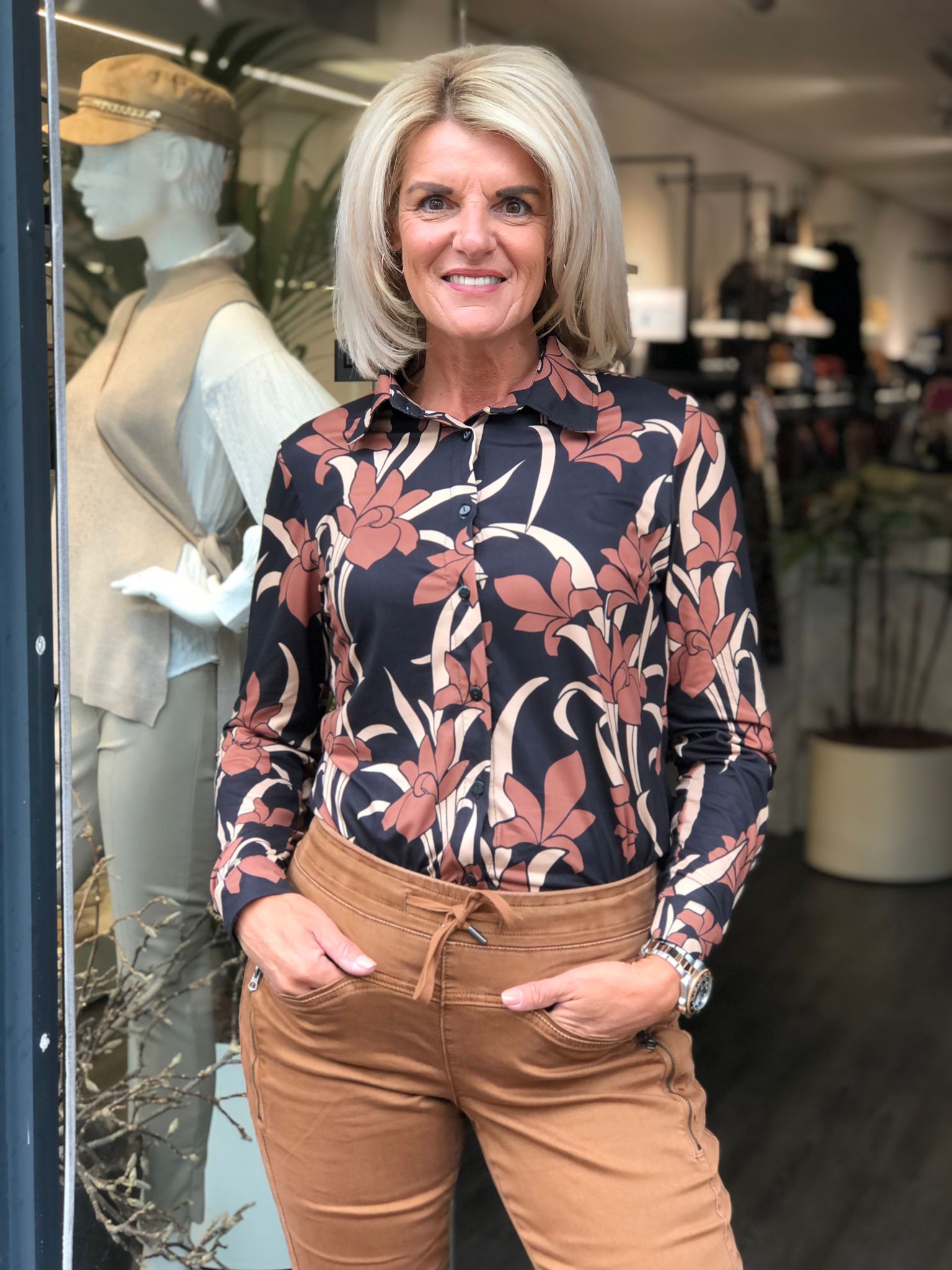 Chastar Blouse zwart/bruin flower gemeleerd