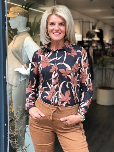 Chastar Blouse zwart/bruin flower gemeleerd