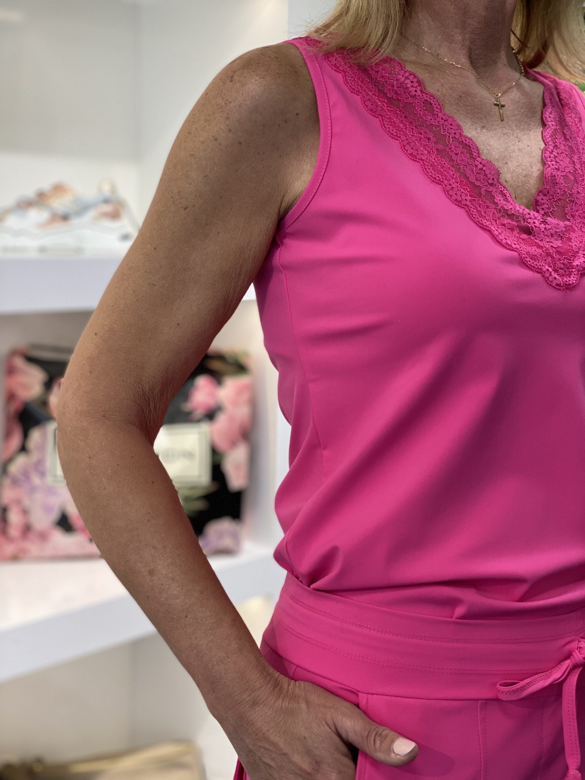 Triple Nine Travelstof Mouwloze Top 6913 fuchsia