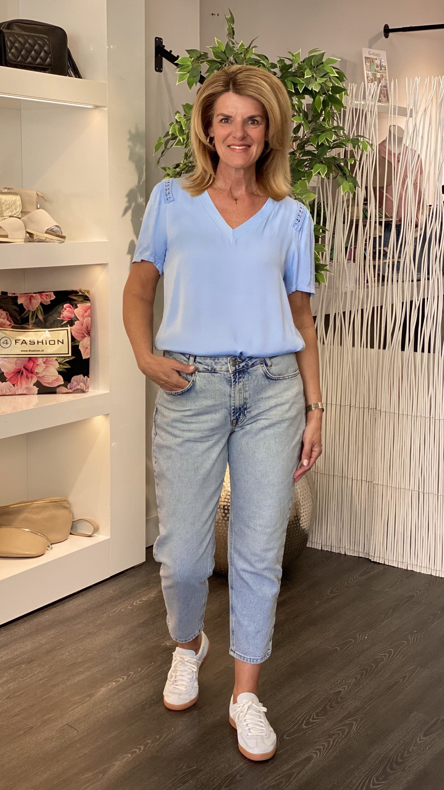 Chastar Top Viscose Satijn lichtblauw