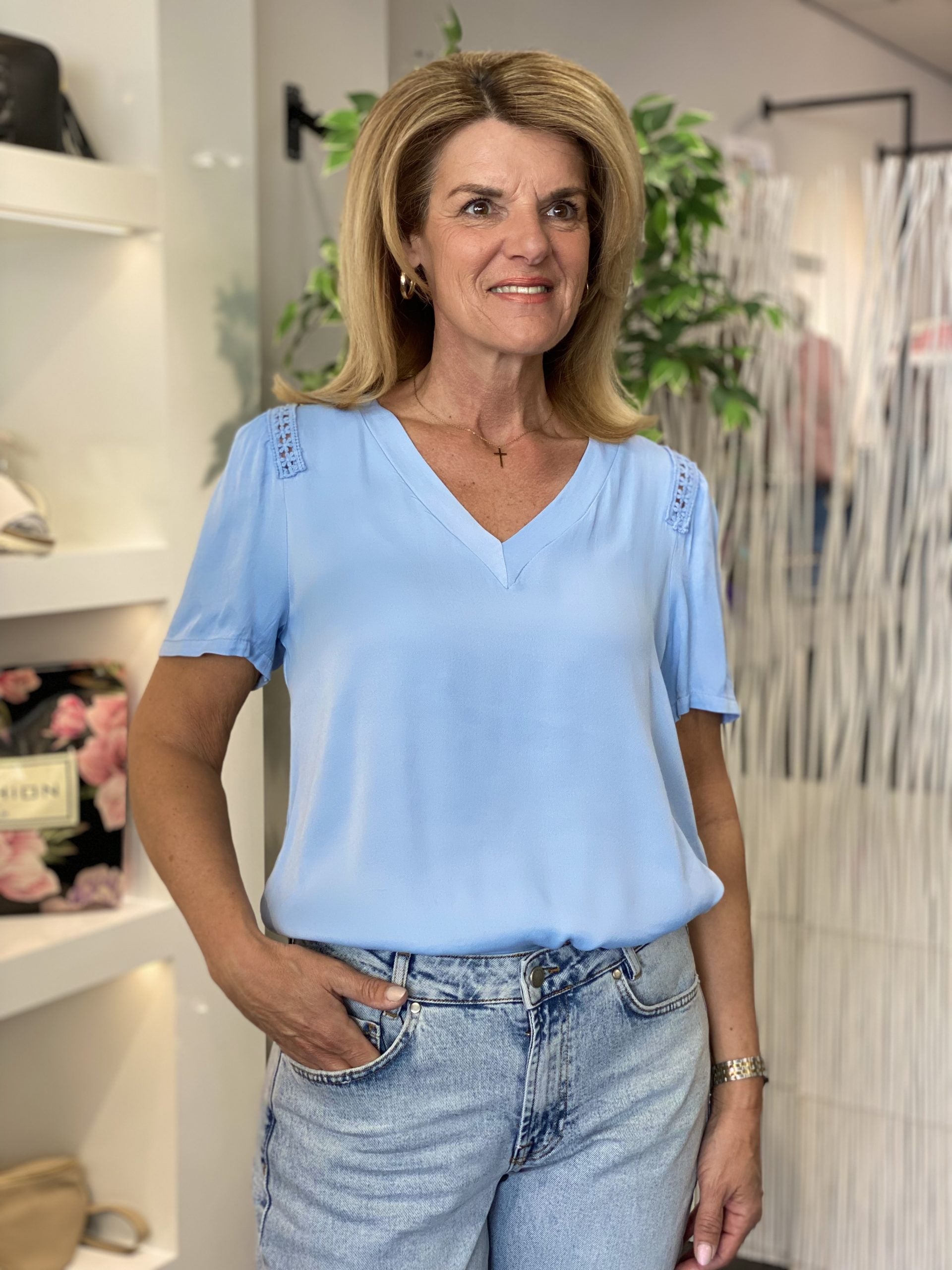 Chastar Top Viscose Satijn lichtblauw