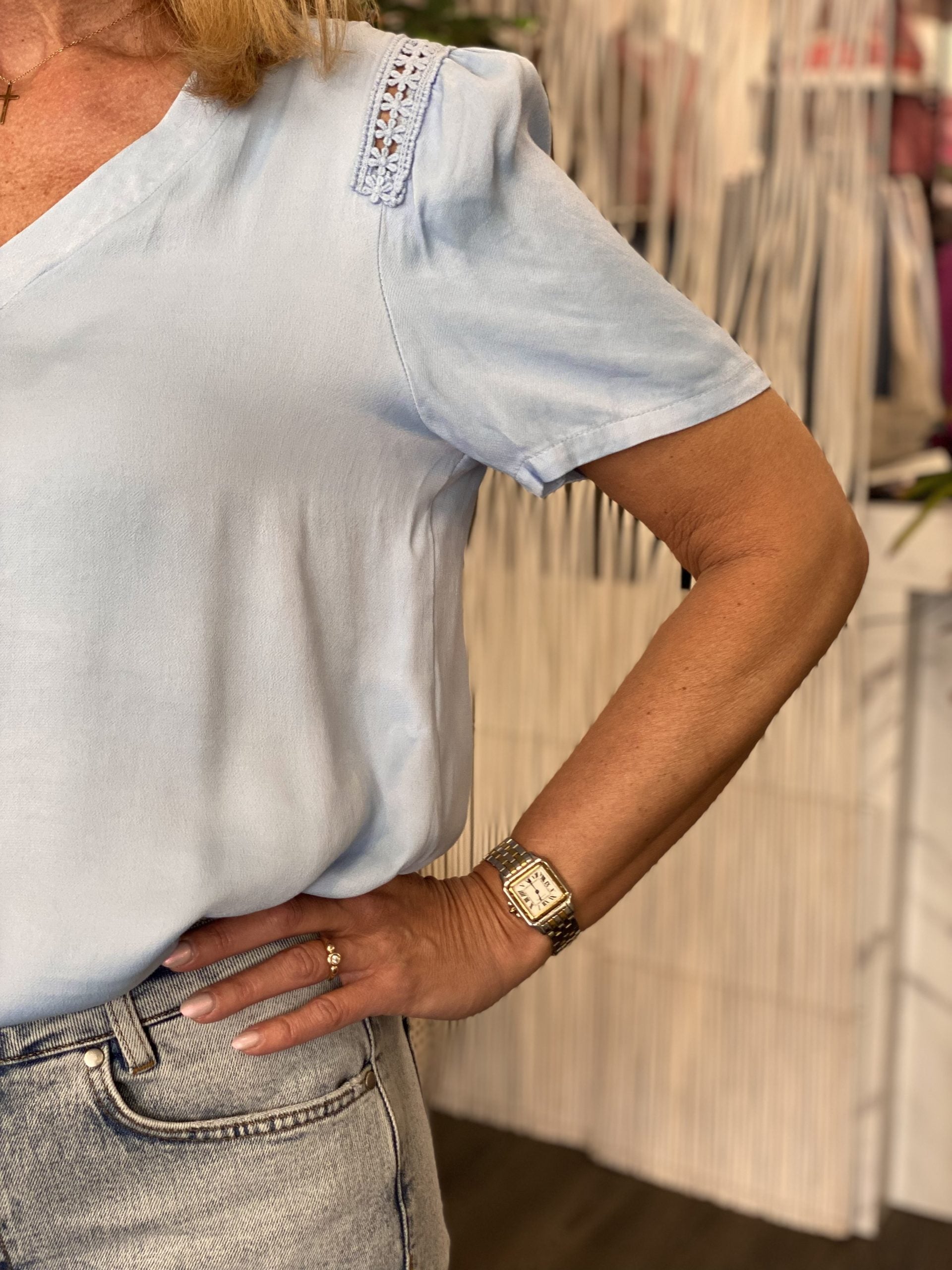 Chastar Top Viscose Satijn lichtblauw