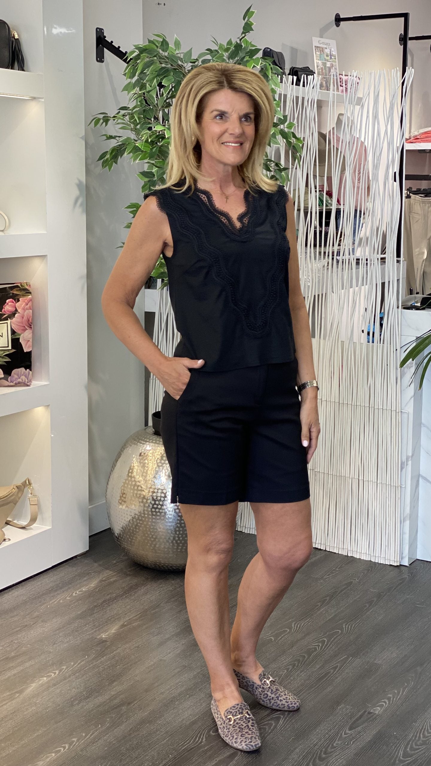 Nukus Maya Top Embroidery zwart