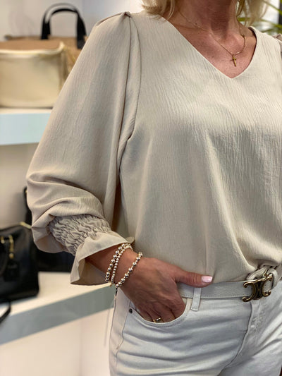 Azzurro Top V-hals met Roezel zand 0281