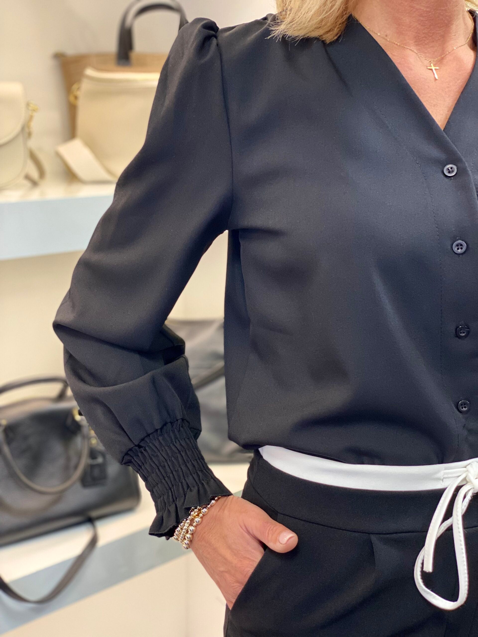 Azzurro Blouse V-hals met Roezel zwart 0283