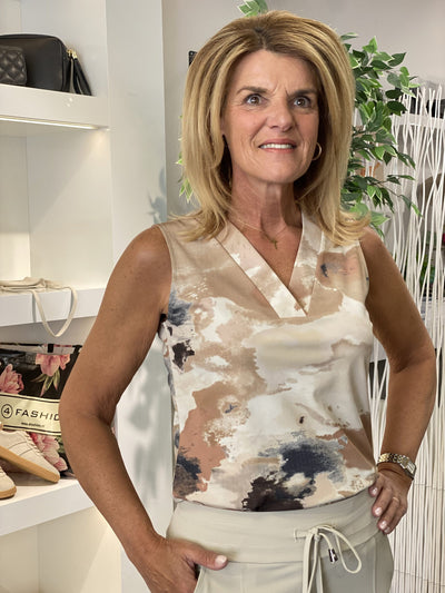 Mi Piace Travelstof Mouwloze Top beige monet 202425