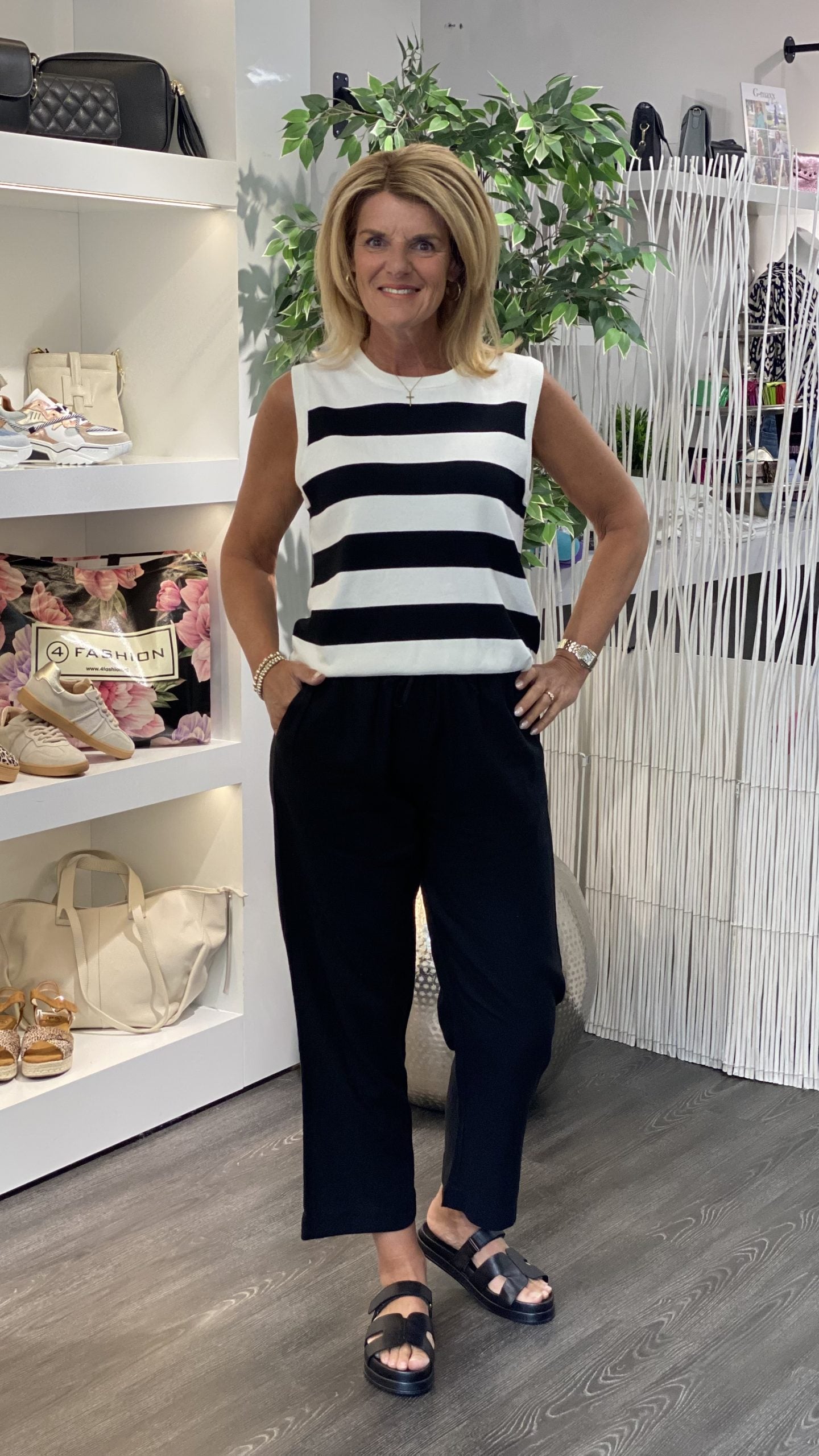 Freequent Pixie Top star off white w. black